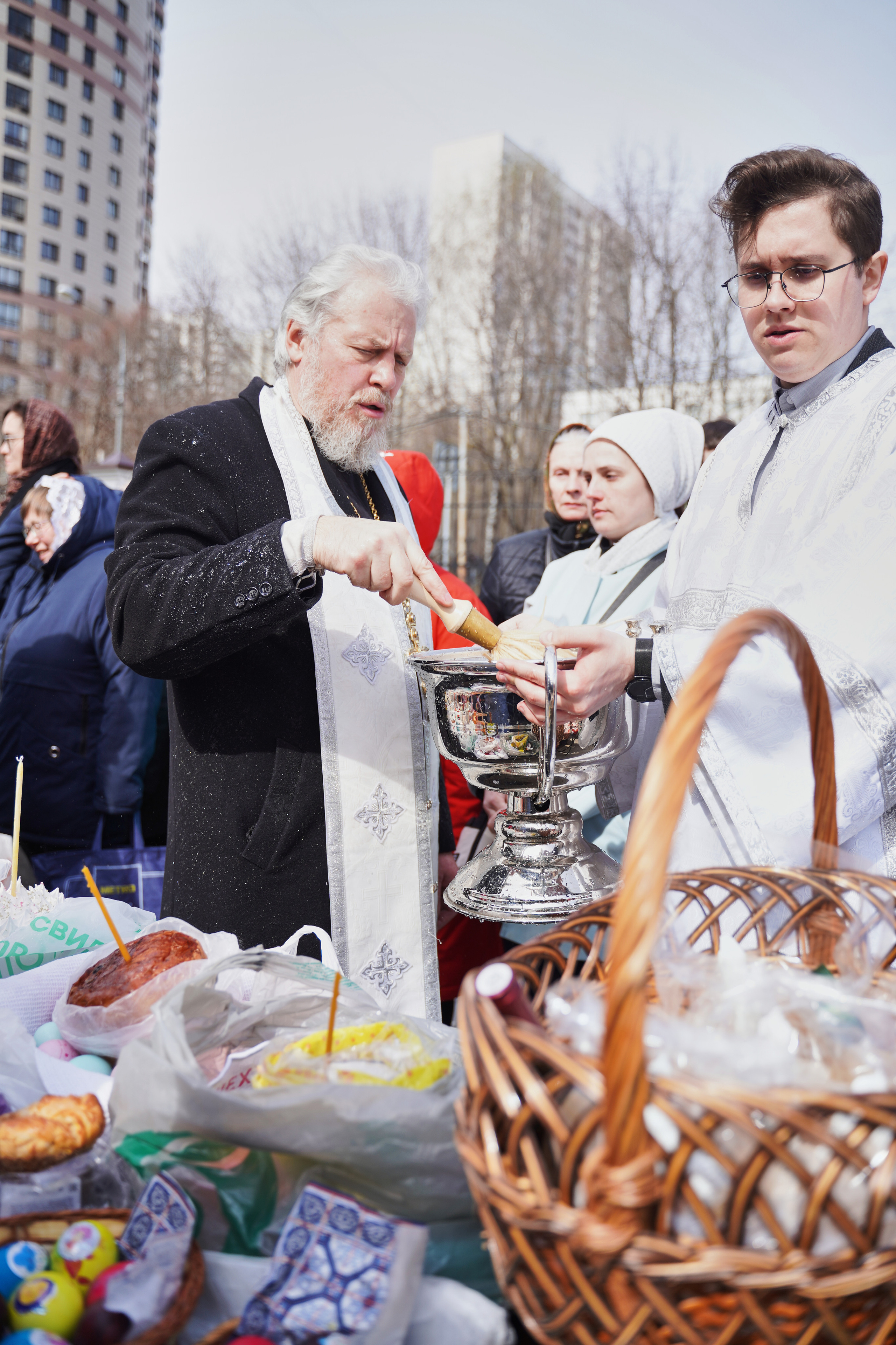 Храм Смоленской иконы Божией Матери. Освящение куличей, пасох и яиц. Портретный фотограф в Москве Елена Капралова