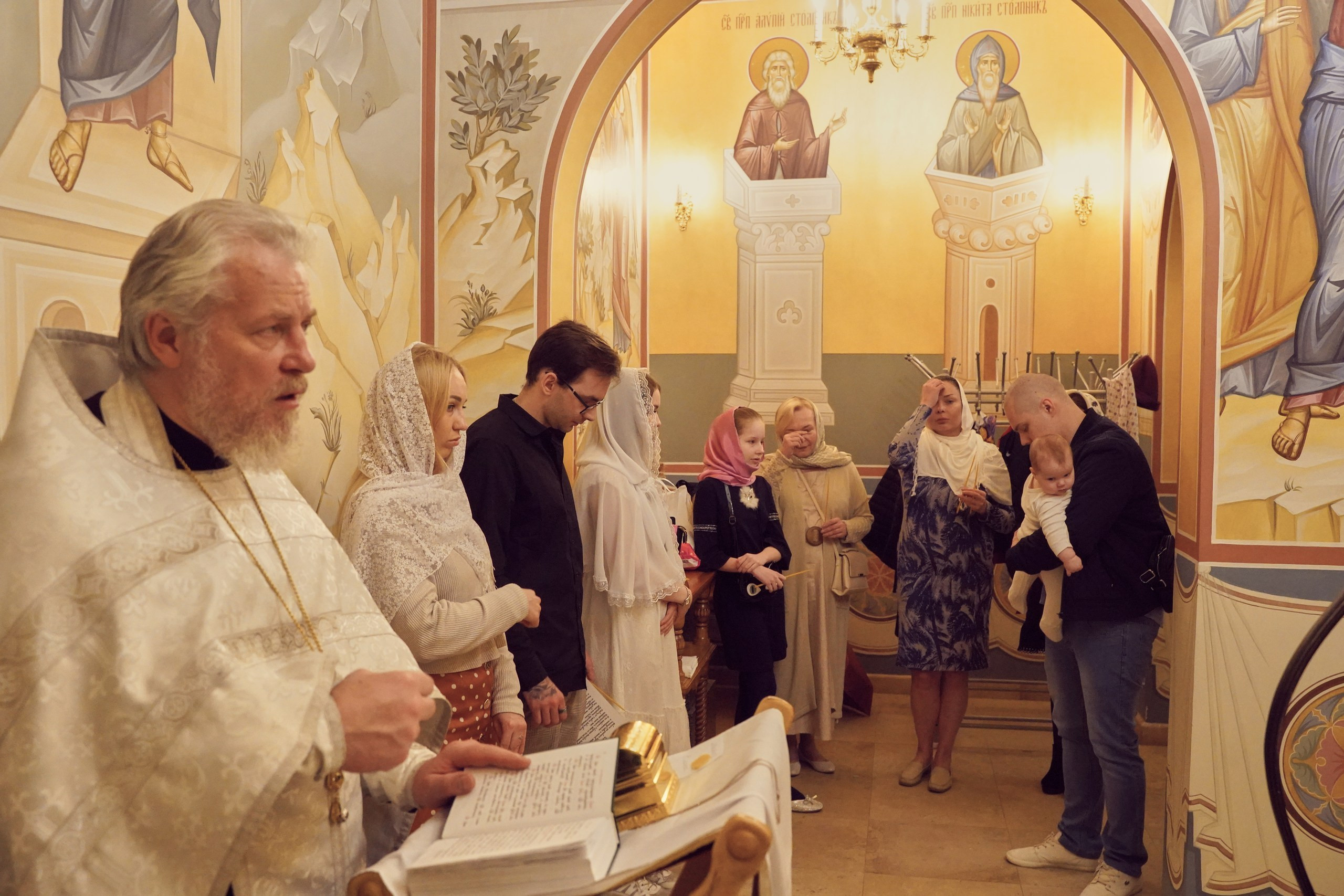 Храм Смоленской иконы Божией Матери. Фотосъемка крещения. Крестины. Портретный фотограф в Москве Елена Капралова