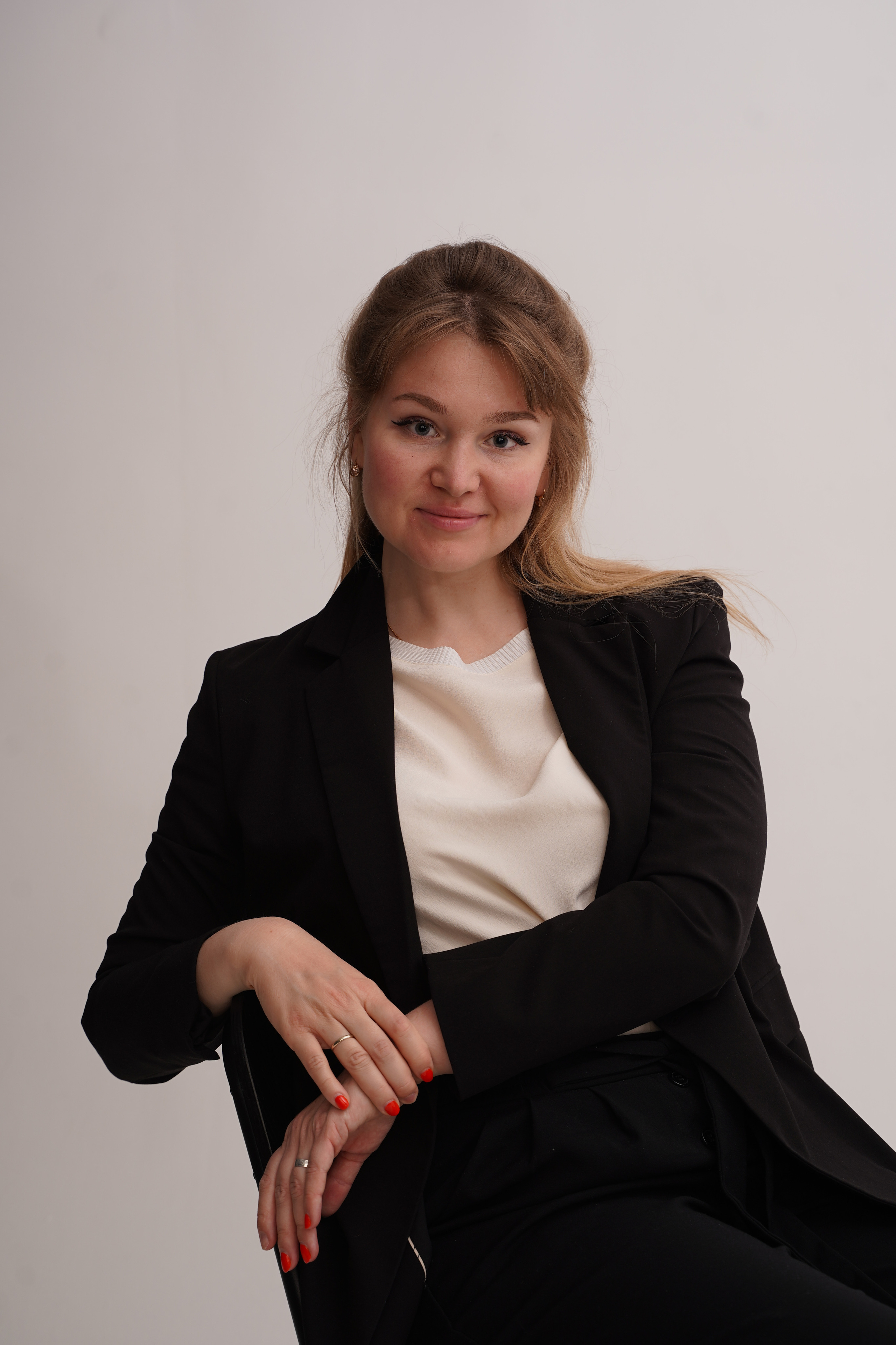 Женская фотосессия в студии. Съемка в фотостудиях Москвы. Портретный фотограф в Москве Елена Капралова