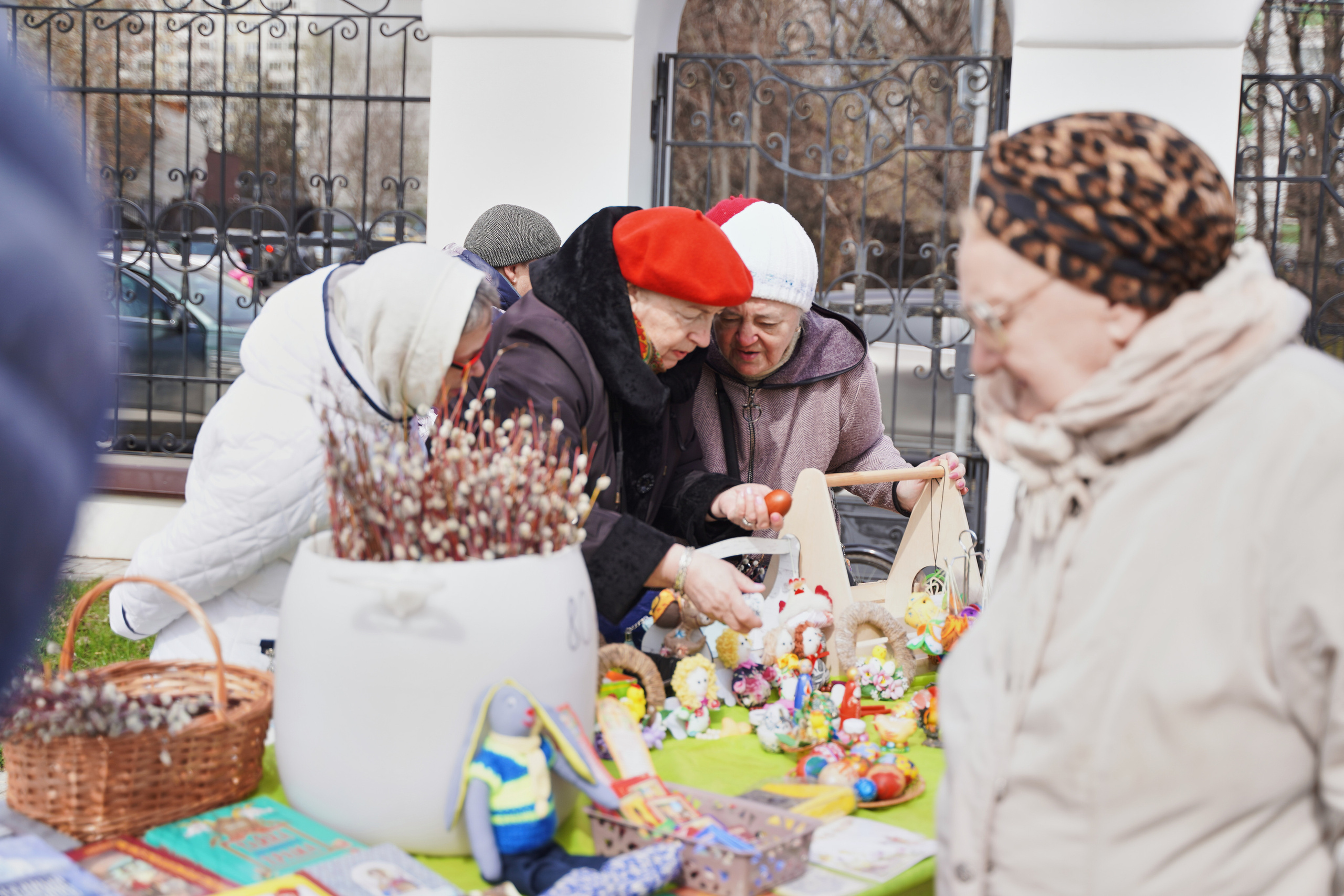 Храм Смоленской иконы Божией Матери. Освящение куличей, пасох и яиц. Портретный фотограф в Москве Елена Капралова