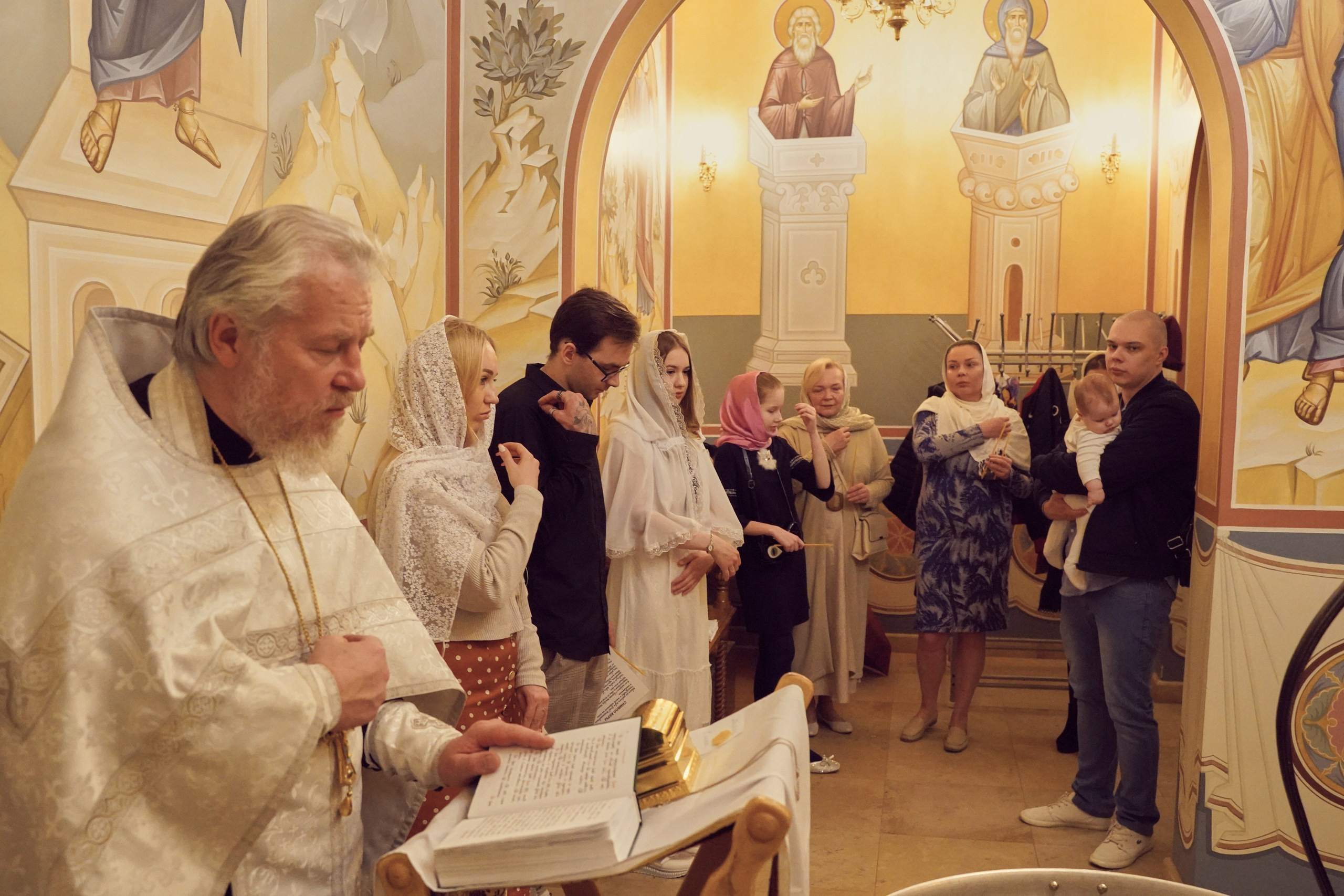 Храм Смоленской иконы Божией Матери. Фотосъемка крещения. Крестины. Портретный фотограф в Москве Елена Капралова