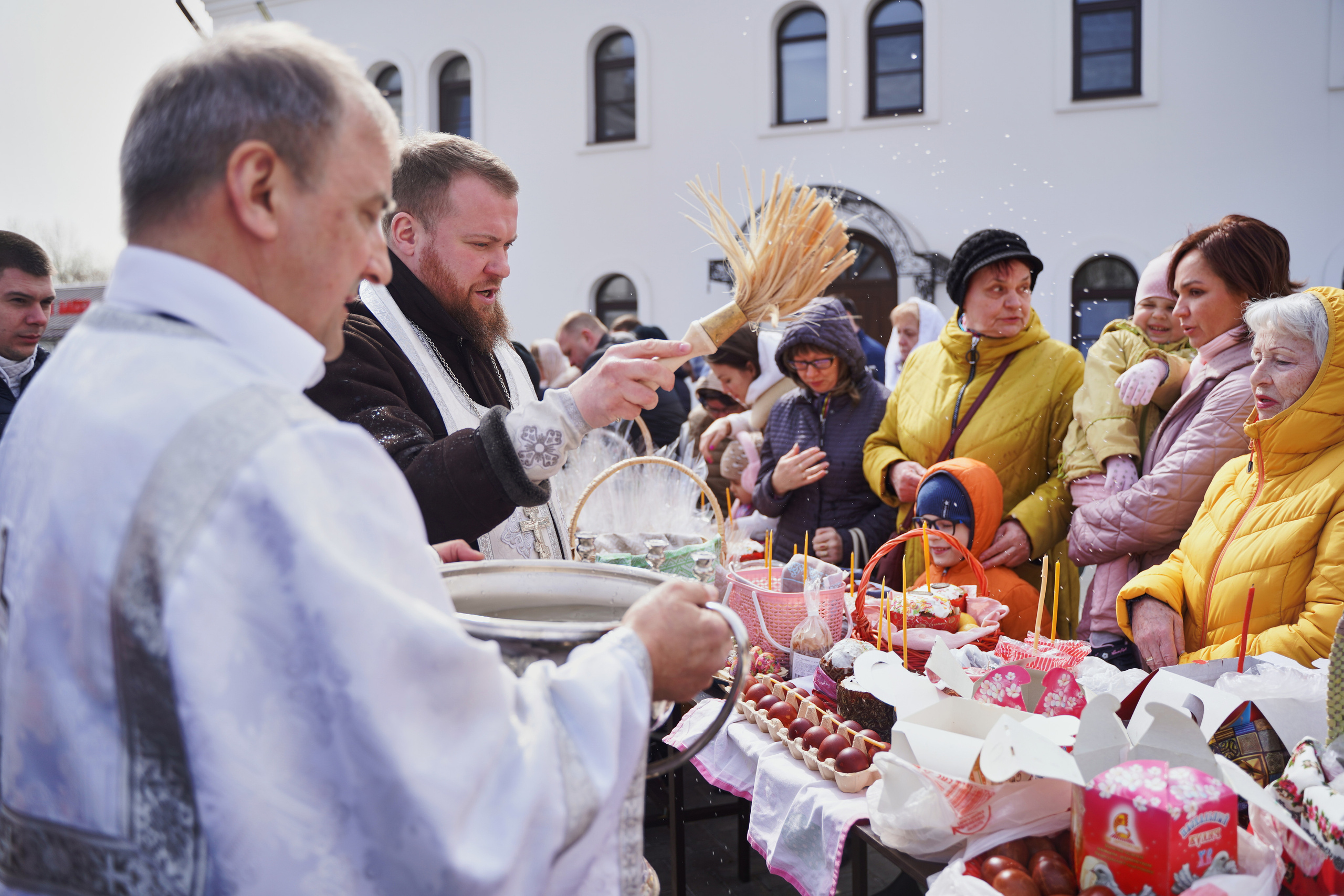 Храм Смоленской иконы Божией Матери. Освящение куличей, пасох и яиц. Портретный фотограф в Москве Елена Капралова
