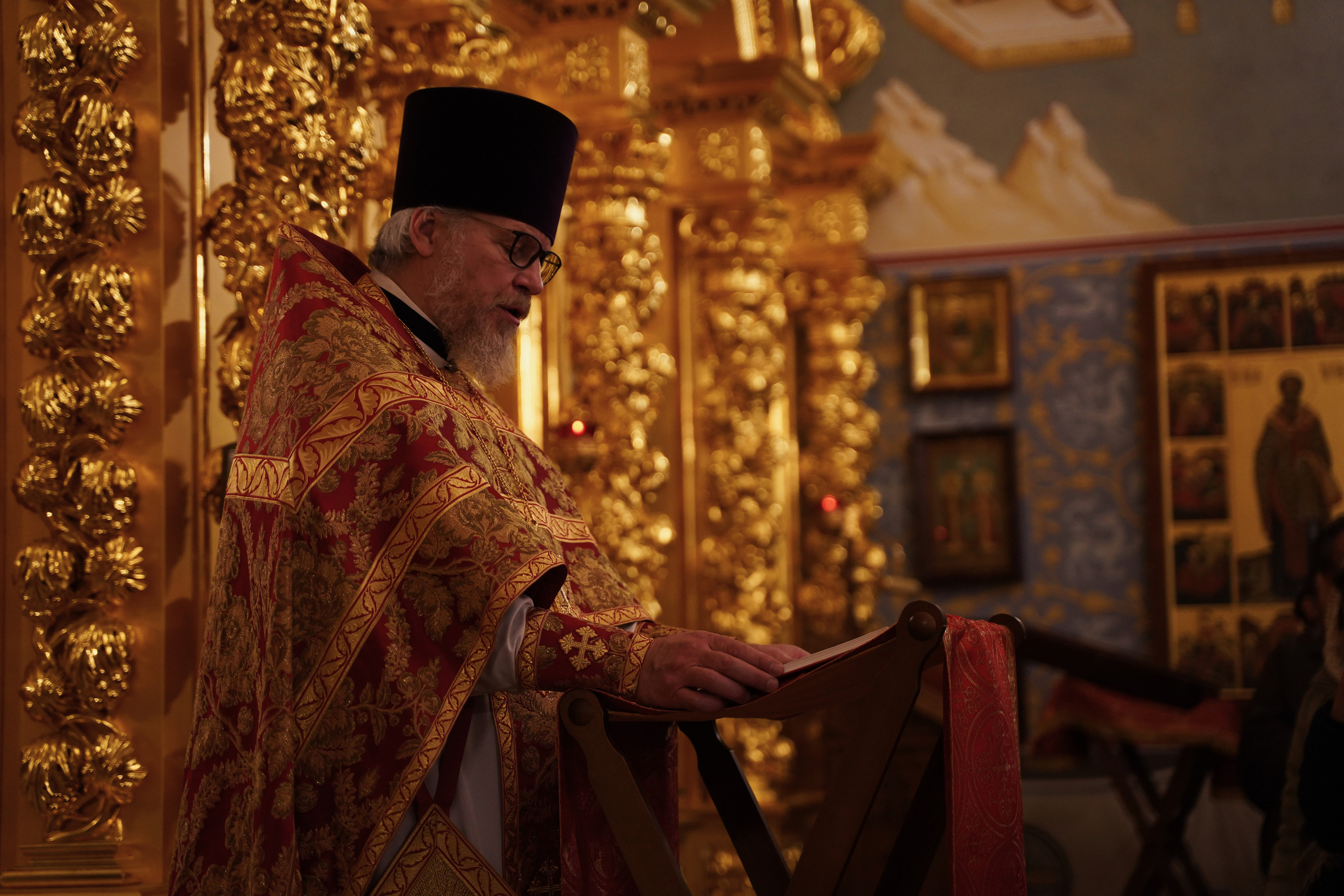 Храм Смоленской иконы Божией Матери. Пасхальное богослужение. Портретный фотограф в Москве Елена Капралова