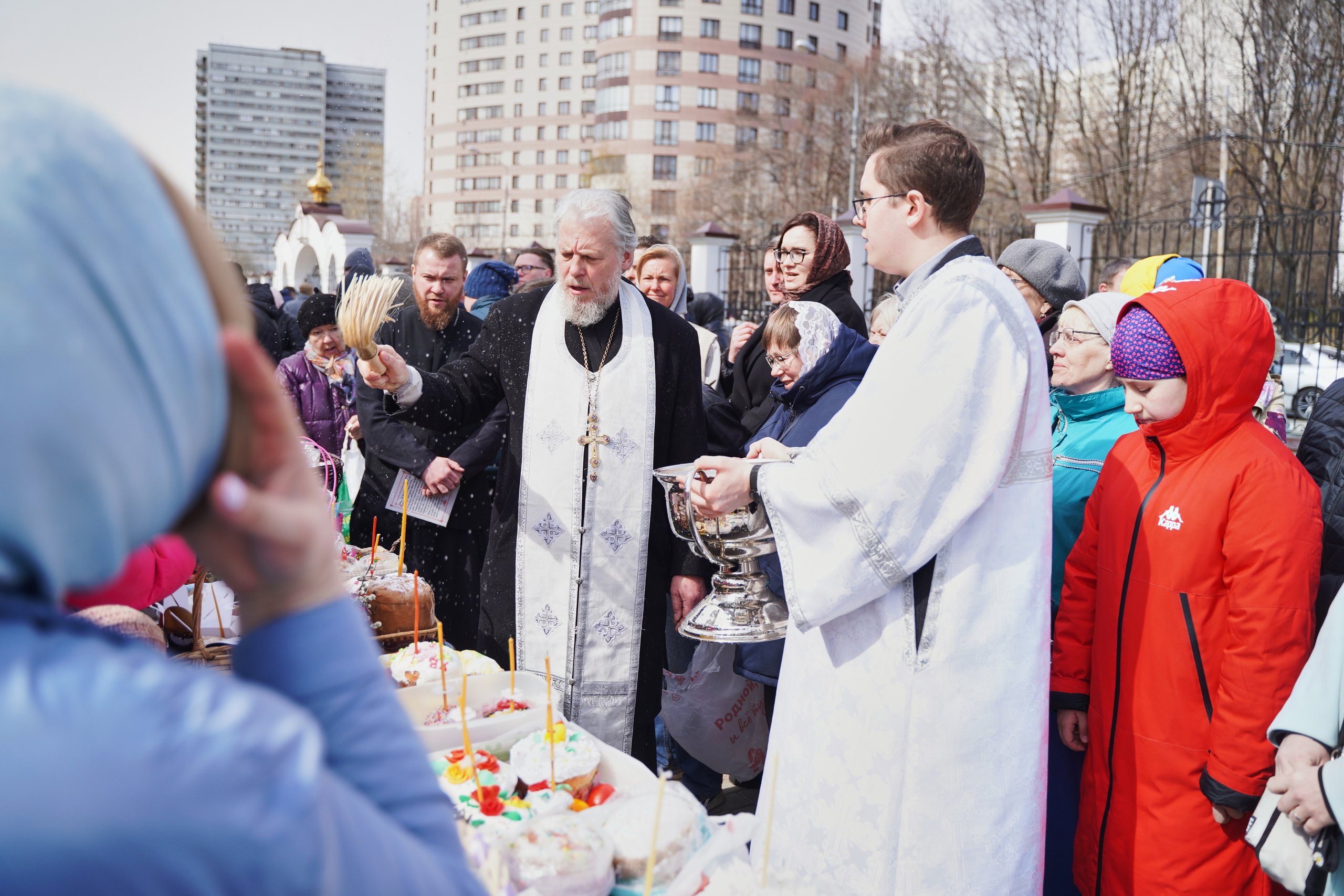 Храм Смоленской иконы Божией Матери. Освящение куличей, пасох и яиц. Портретный фотограф в Москве Елена Капралова
