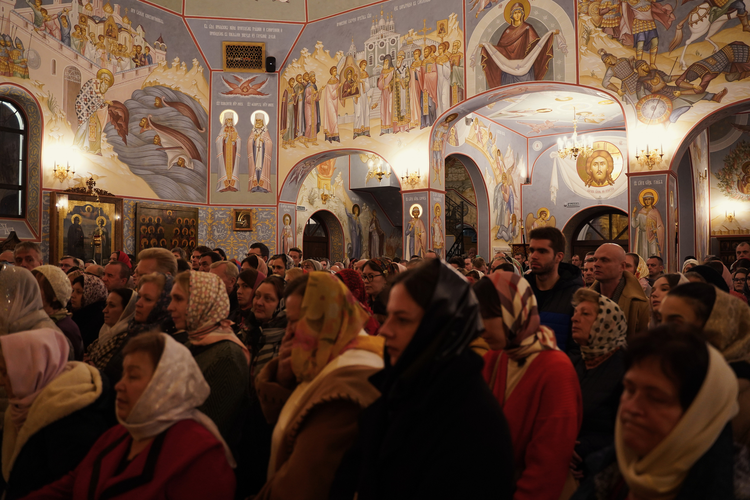 Храм Смоленской иконы Божией Матери. Пасхальное богослужение. Портретный фотограф в Москве Елена Капралова
