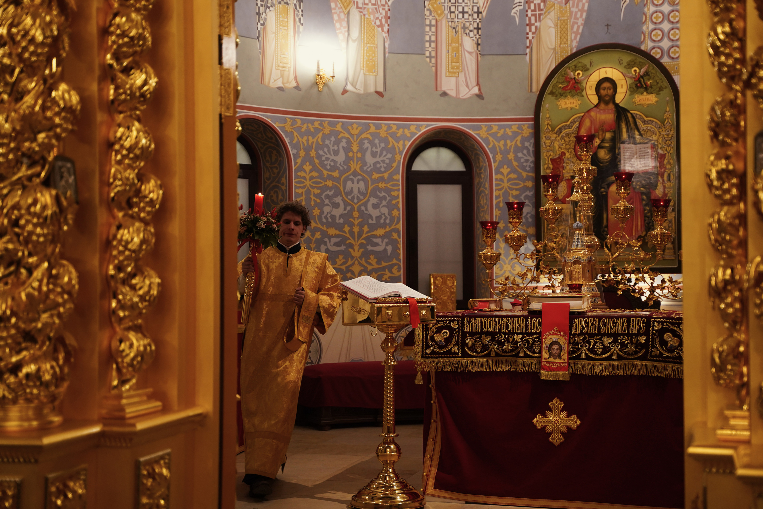 Храм Смоленской иконы Божией Матери. Пасхальное богослужение. Портретный фотограф в Москве Елена Капралова