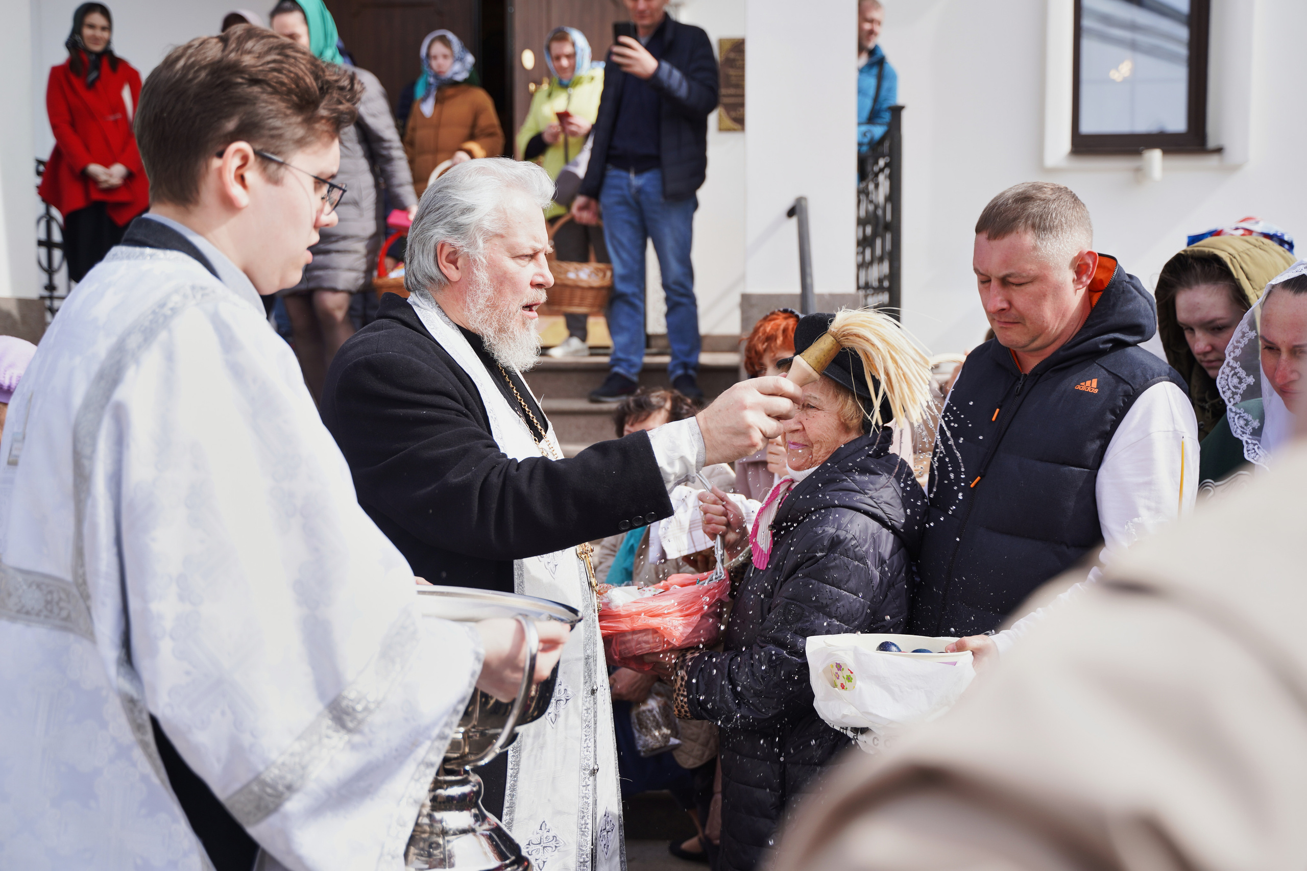 Храм Смоленской иконы Божией Матери. Освящение куличей, пасох и яиц. Портретный фотограф в Москве Елена Капралова