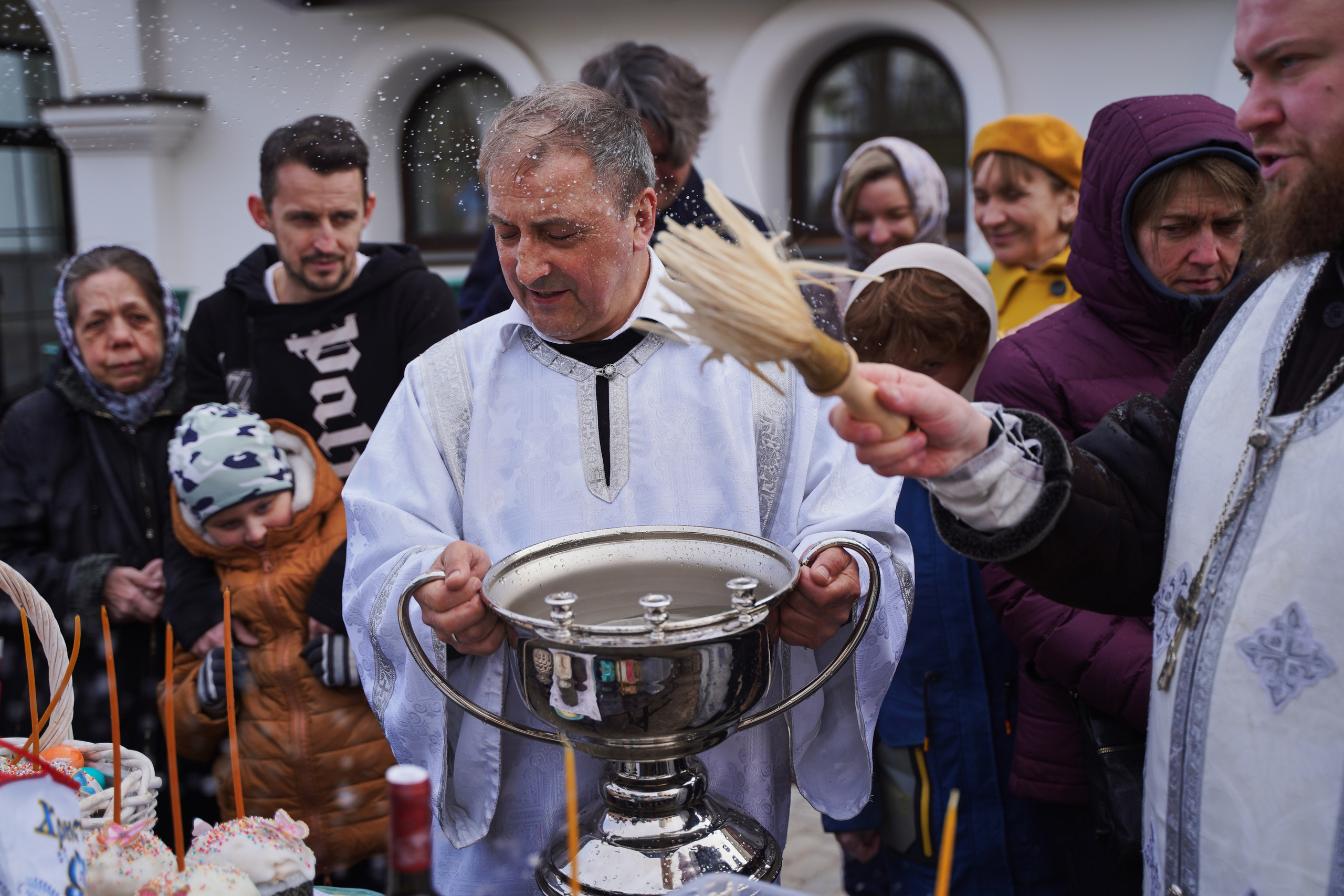 Храм Смоленской иконы Божией Матери. Освящение куличей, пасох и яиц. Портретный фотограф в Москве Елена Капралова