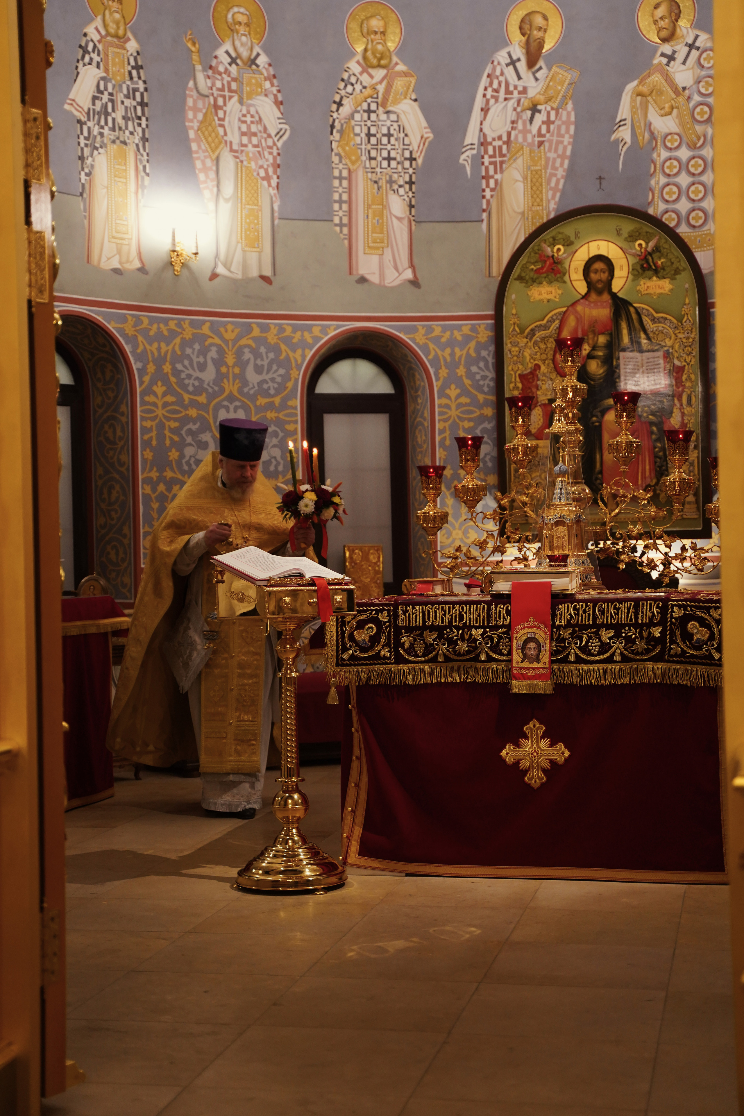 Храм Смоленской иконы Божией Матери. Пасхальное богослужение. Портретный фотограф в Москве Елена Капралова