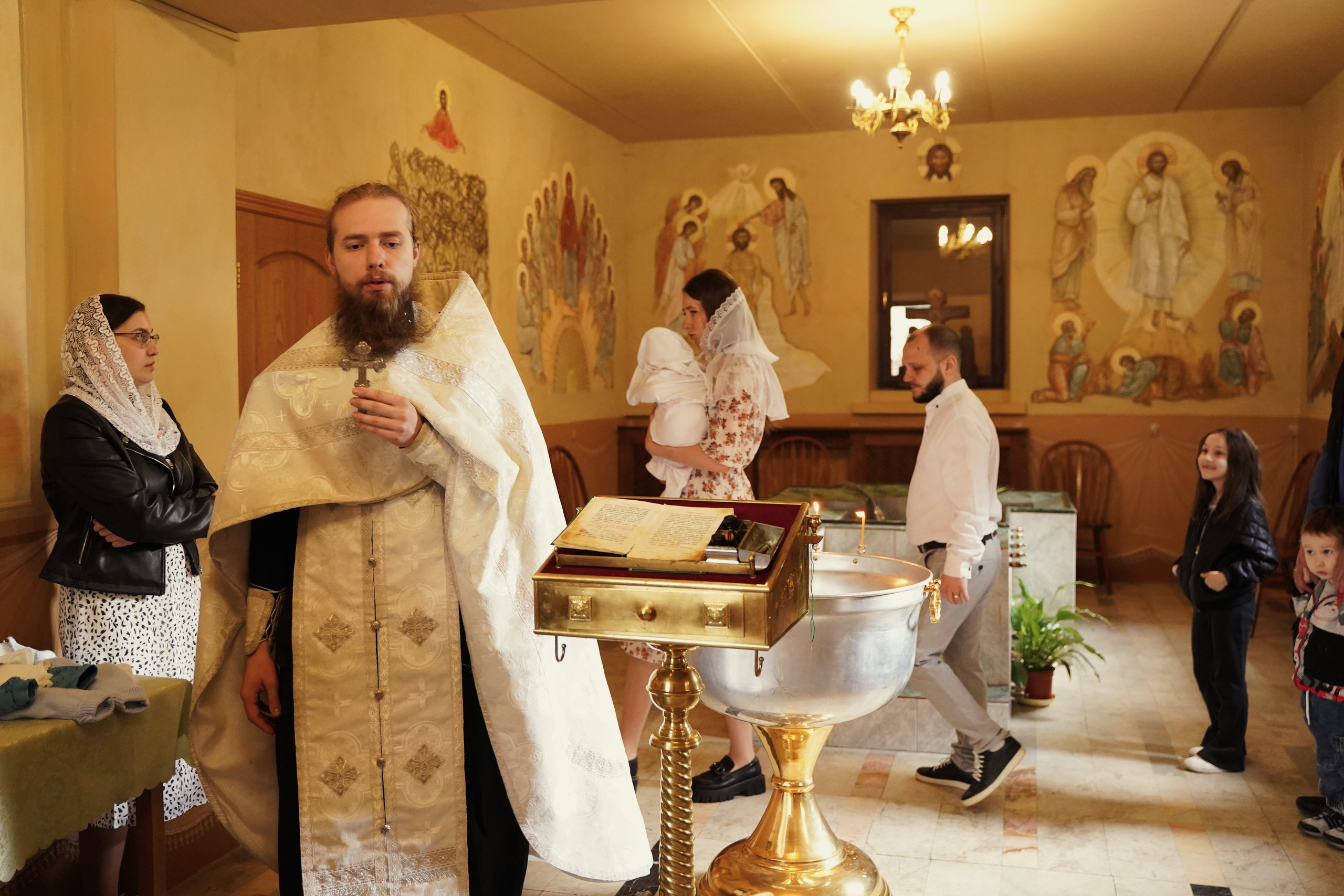 Храм Успения Пресвятой Богородицы в Гончарах.Крещение ребенка.Крестины. Портретный фотограф в Москве Елена Капралова