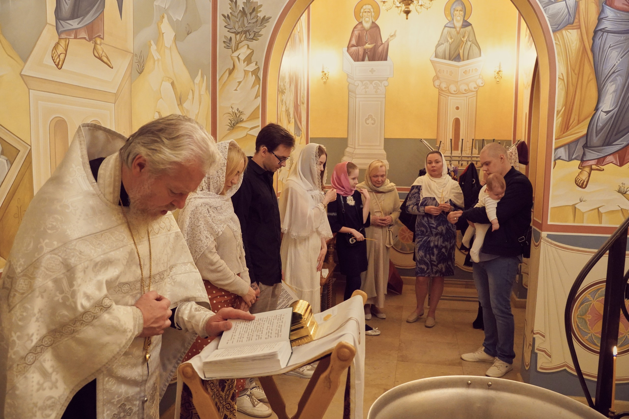 Храм Смоленской иконы Божией Матери. Фотосъемка крещения. Крестины. Портретный фотограф в Москве Елена Капралова