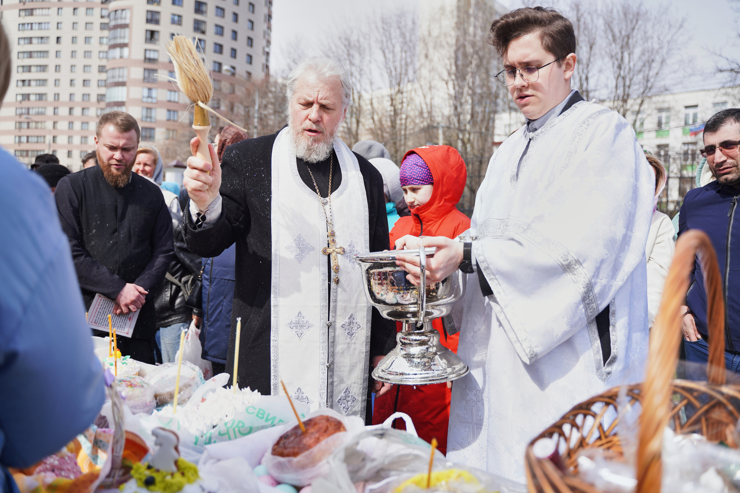 Храм Смоленской иконы Божией Матери. Освящение куличей, пасох и яиц. Портретный фотограф в Москве Елена Капралова