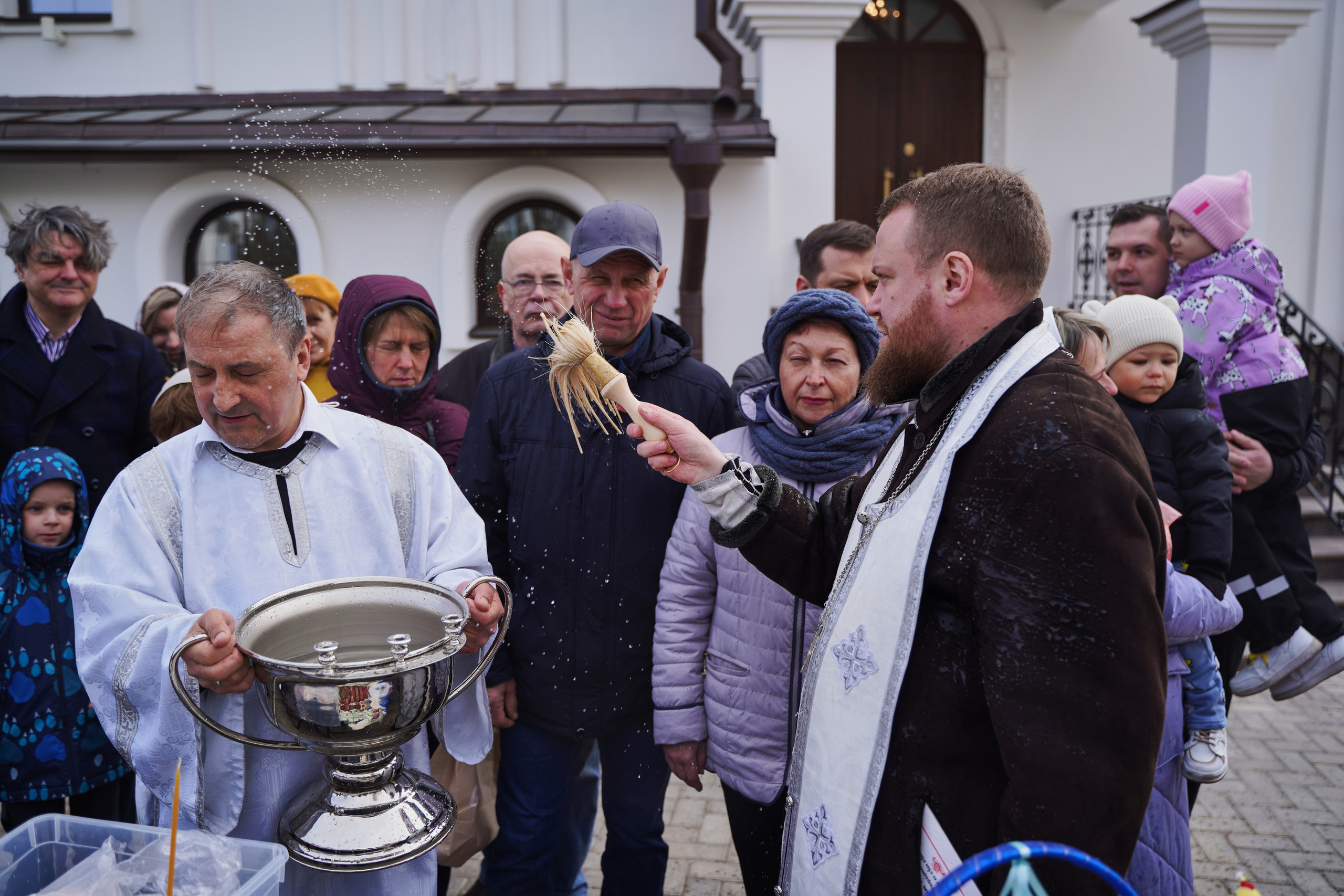 Храм Смоленской иконы Божией Матери. Освящение куличей, пасох и яиц. Портретный фотограф в Москве Елена Капралова