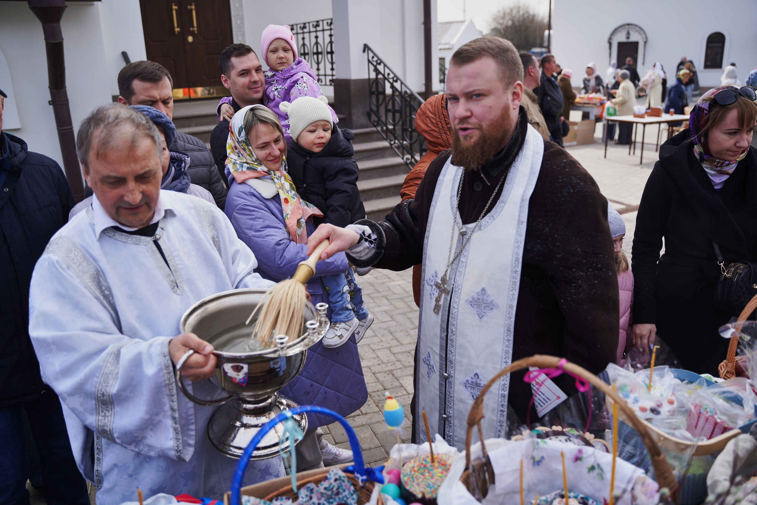 Храм Смоленской иконы Божией Матери. Освящение куличей, пасох и яиц. Портретный фотограф в Москве Елена Капралова