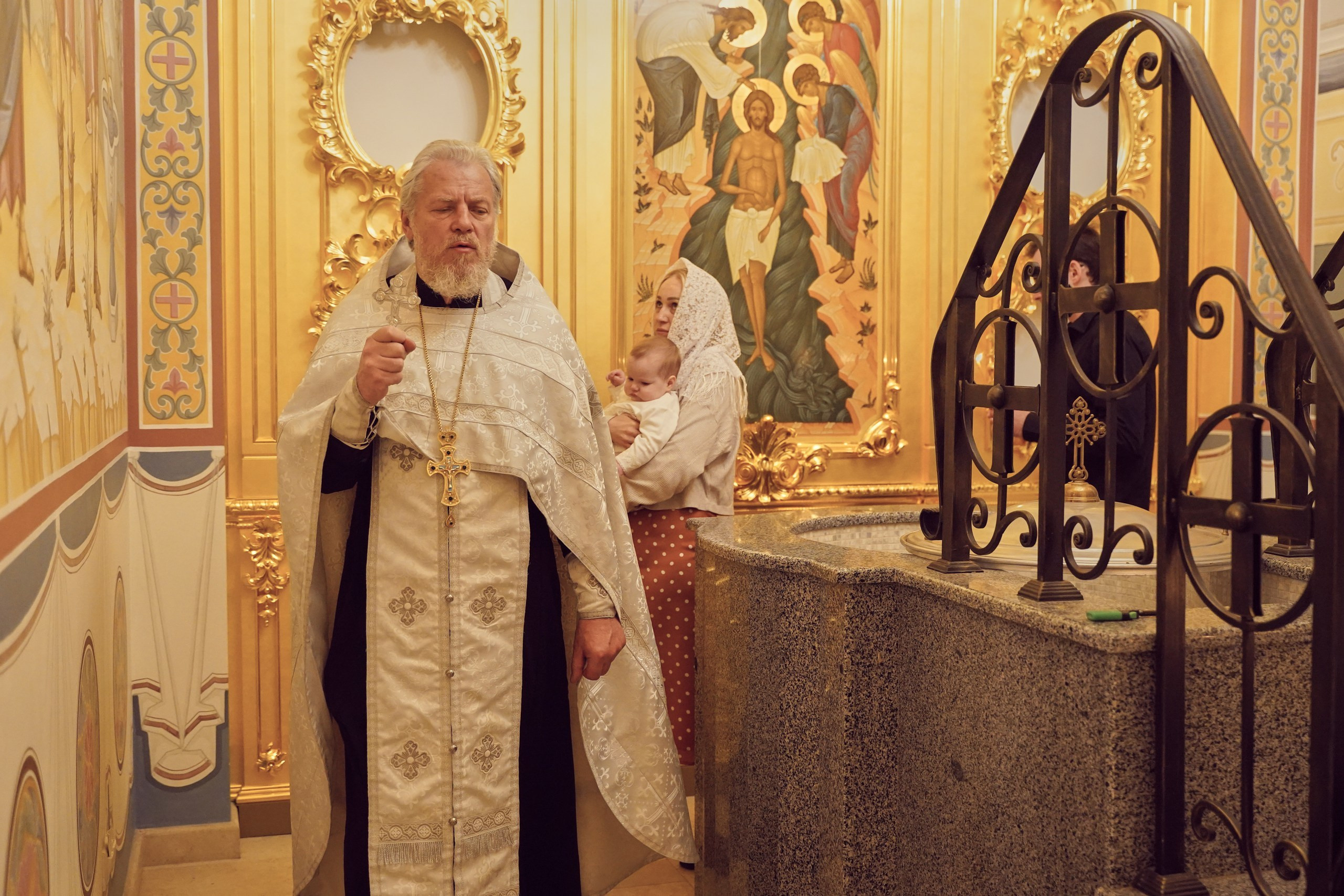 Храм Смоленской иконы Божией Матери. Фотосъемка крещения. Крестины. Портретный фотограф в Москве Елена Капралова
