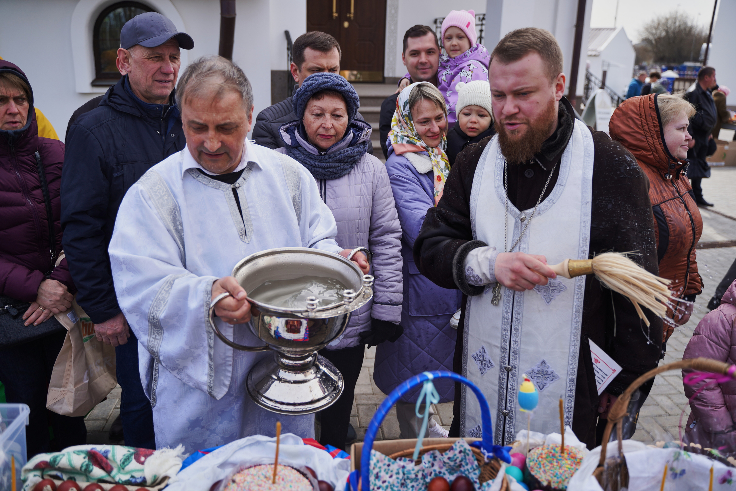 Храм Смоленской иконы Божией Матери. Освящение куличей, пасох и яиц. Портретный фотограф в Москве Елена Капралова