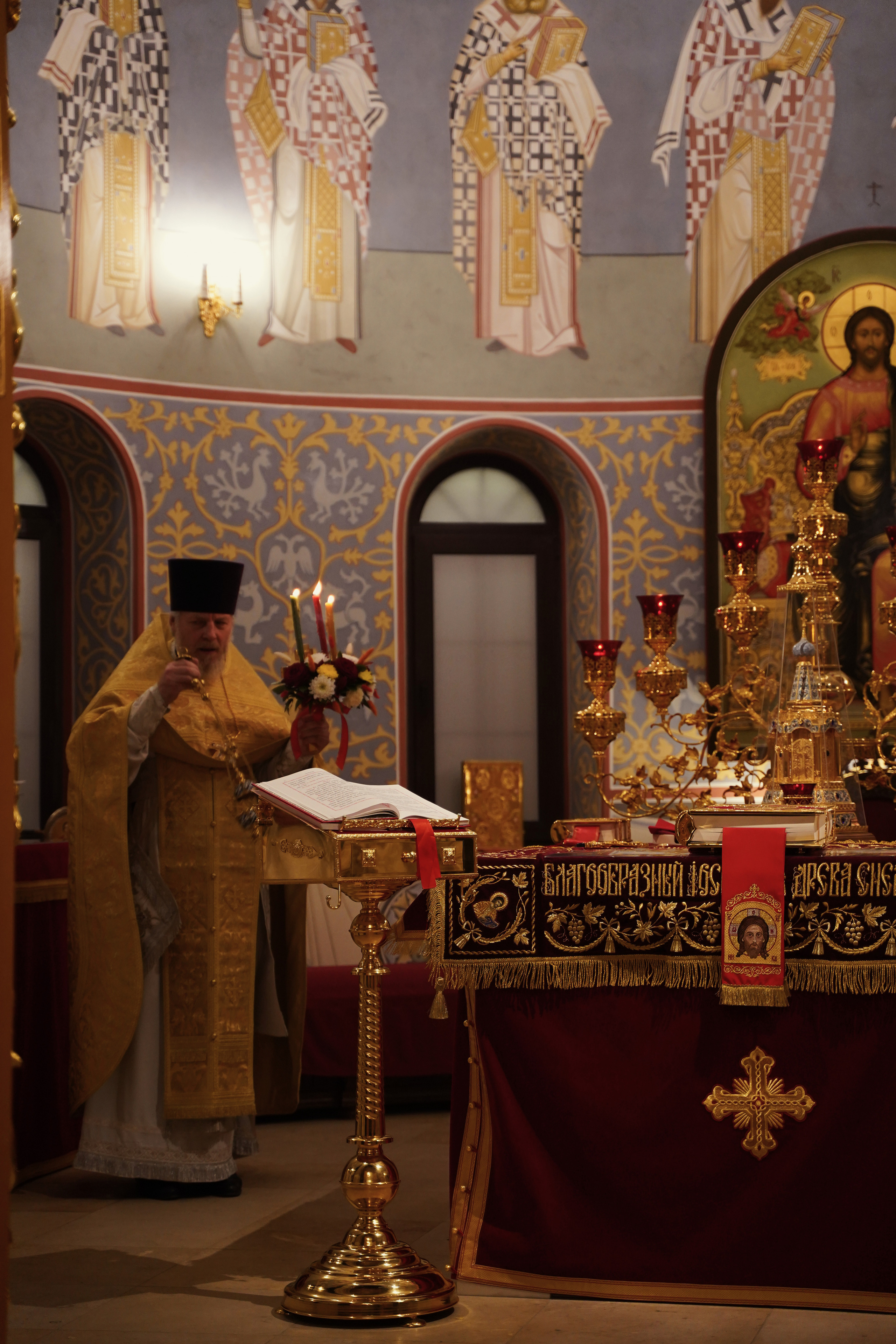 Храм Смоленской иконы Божией Матери. Пасхальное богослужение. Портретный фотограф в Москве Елена Капралова