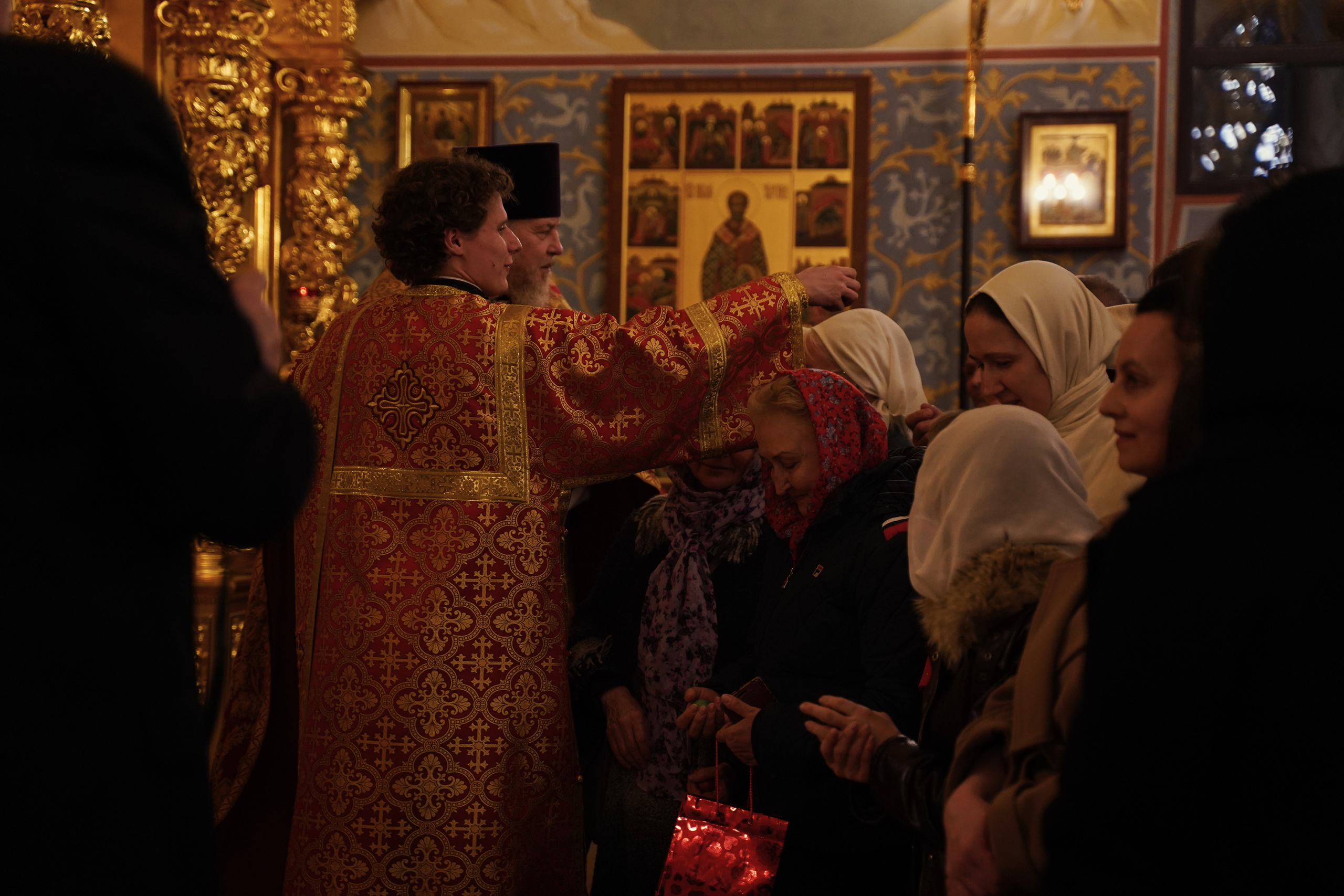 Храм Смоленской иконы Божией Матери. Пасхальное богослужение. Портретный фотограф в Москве Елена Капралова