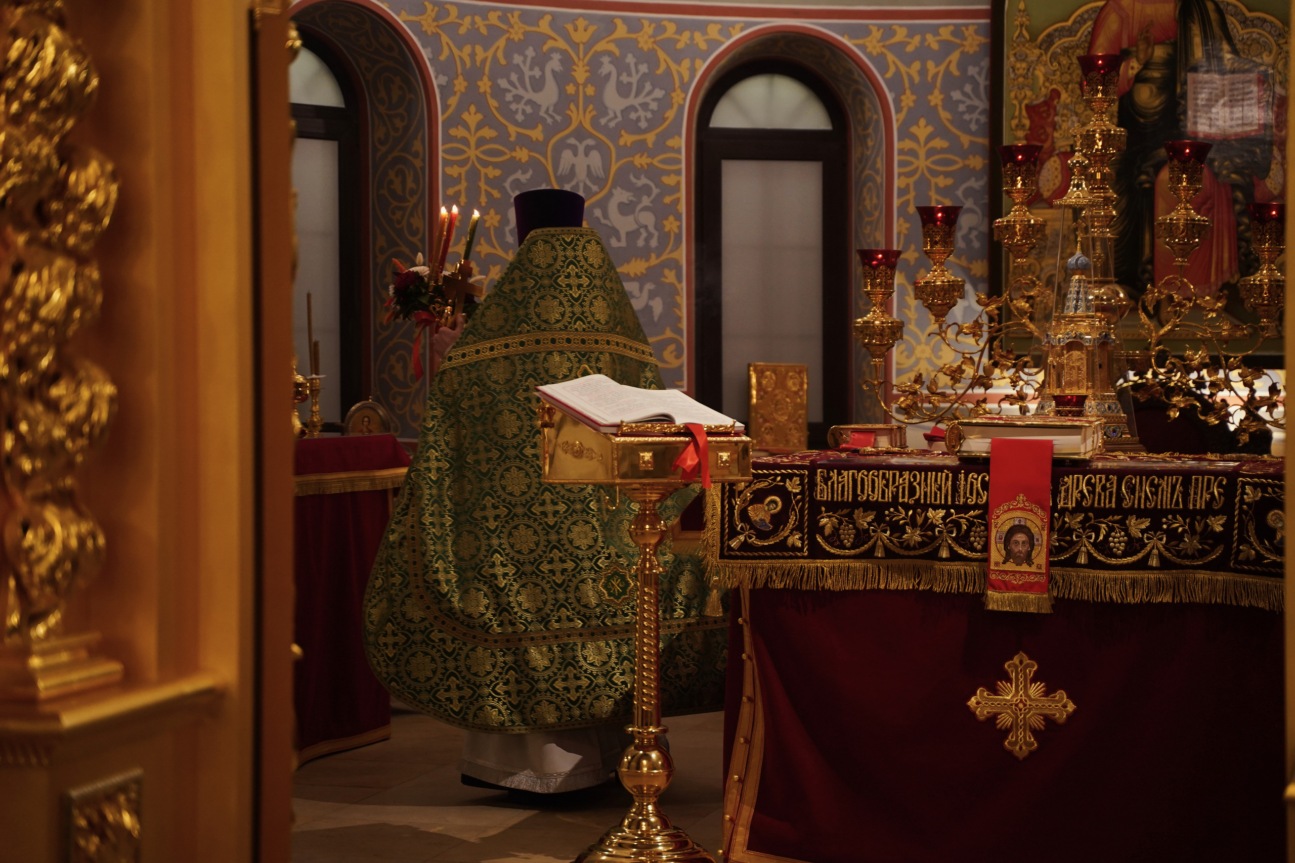 Храм Смоленской иконы Божией Матери. Пасхальное богослужение. Портретный фотограф в Москве Елена Капралова