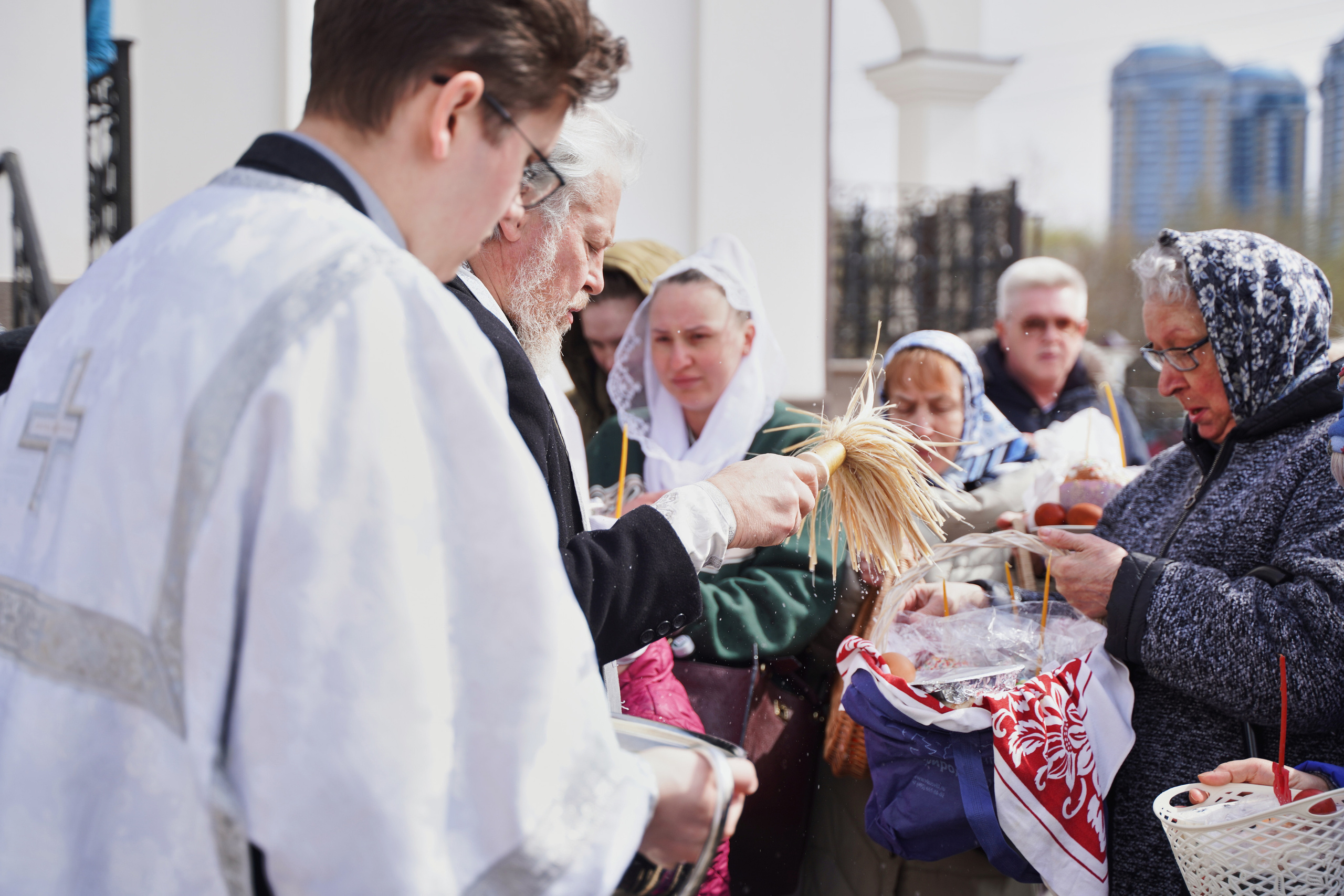 Храм Смоленской иконы Божией Матери. Освящение куличей, пасох и яиц. Портретный фотограф в Москве Елена Капралова