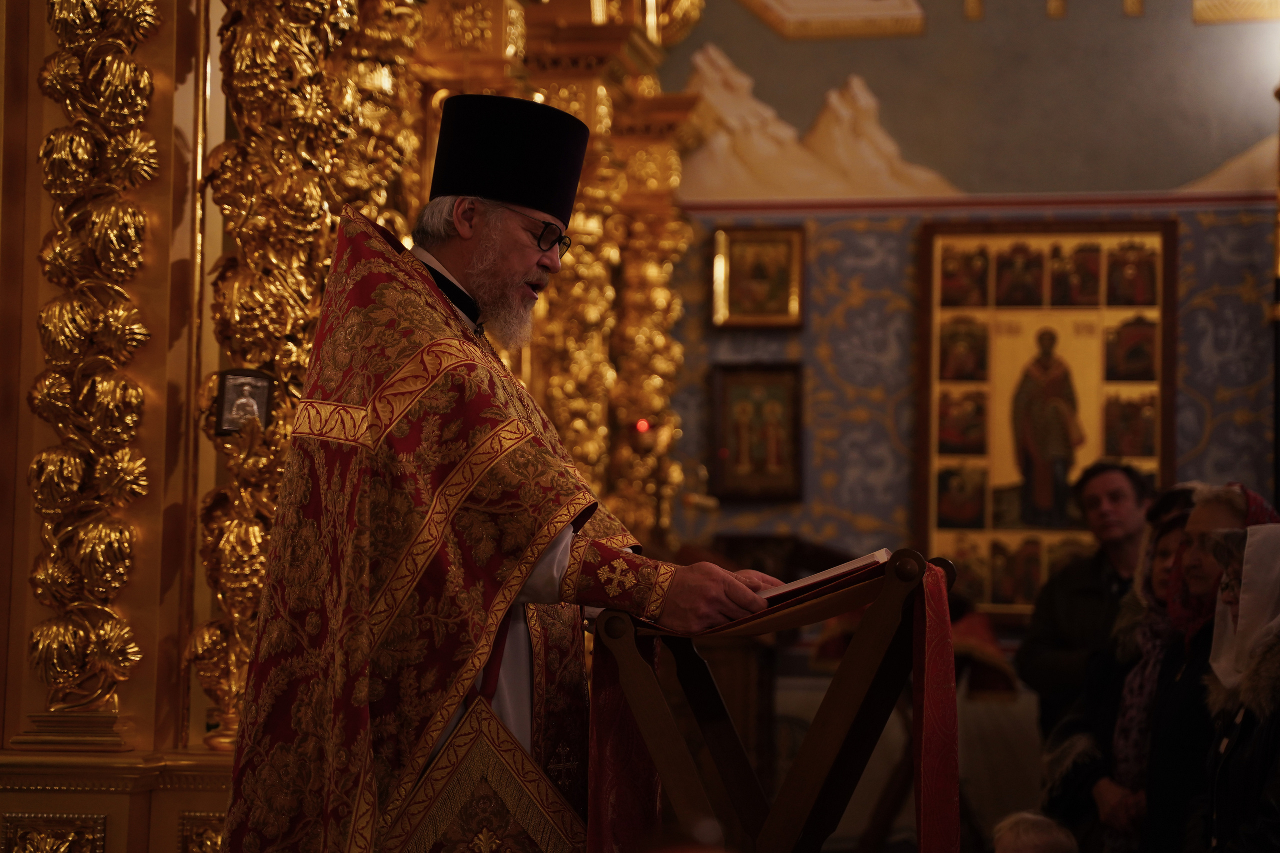 Храм Смоленской иконы Божией Матери. Пасхальное богослужение. Портретный фотограф в Москве Елена Капралова