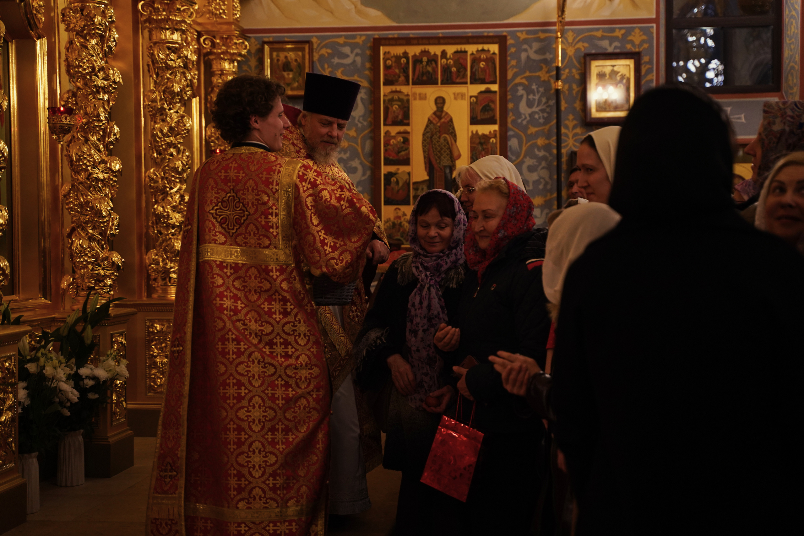 Храм Смоленской иконы Божией Матери. Пасхальное богослужение. Портретный фотограф в Москве Елена Капралова