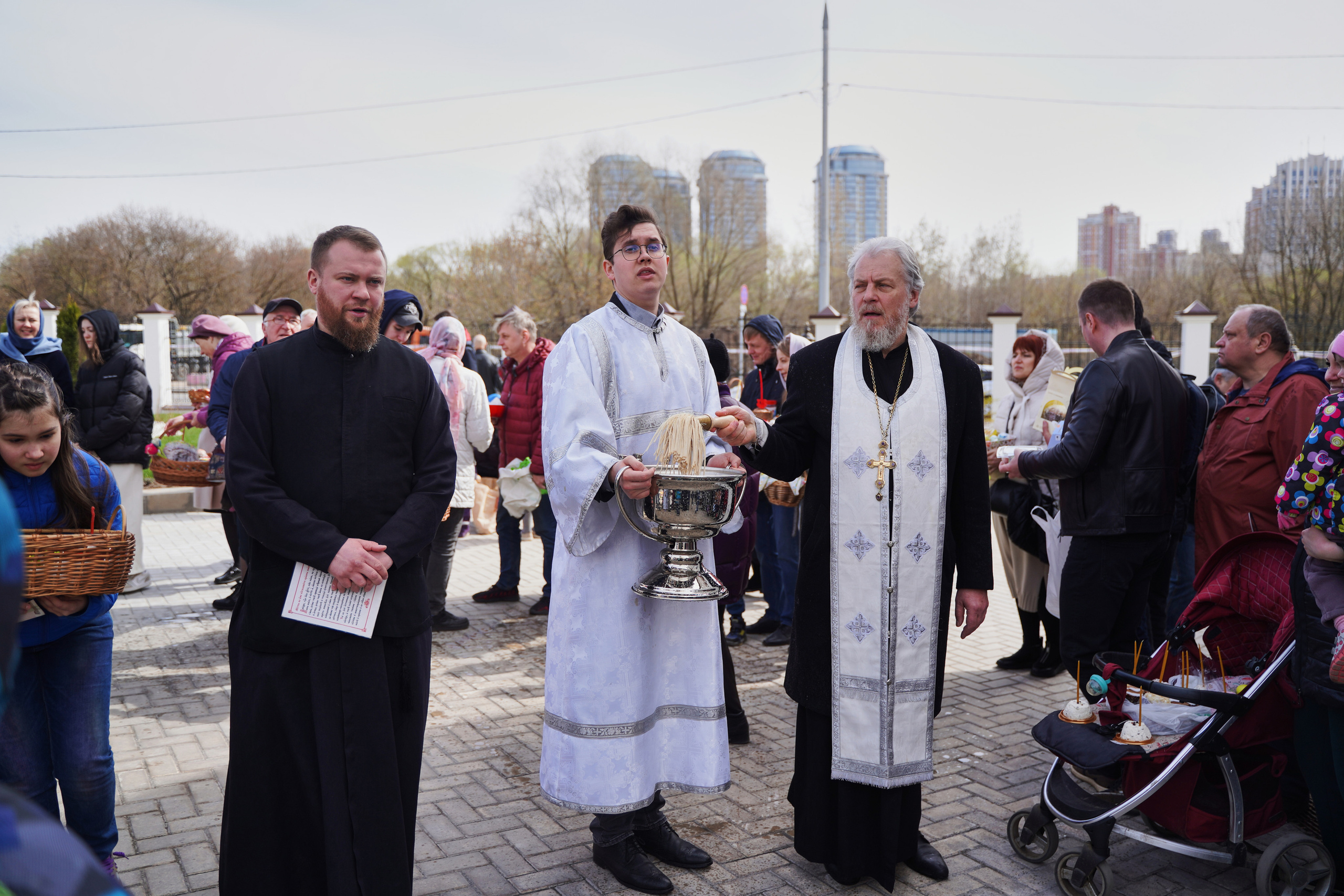 Храм Смоленской иконы Божией Матери. Освящение куличей, пасох и яиц. Портретный фотограф в Москве Елена Капралова