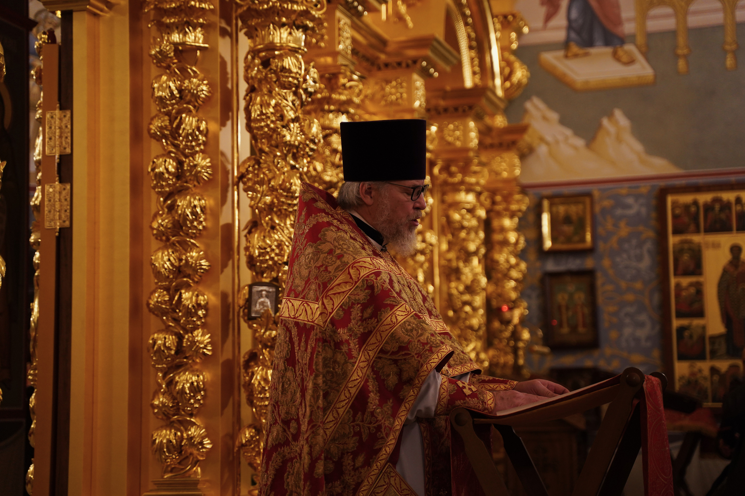 Храм Смоленской иконы Божией Матери. Пасхальное богослужение. Портретный фотограф в Москве Елена Капралова