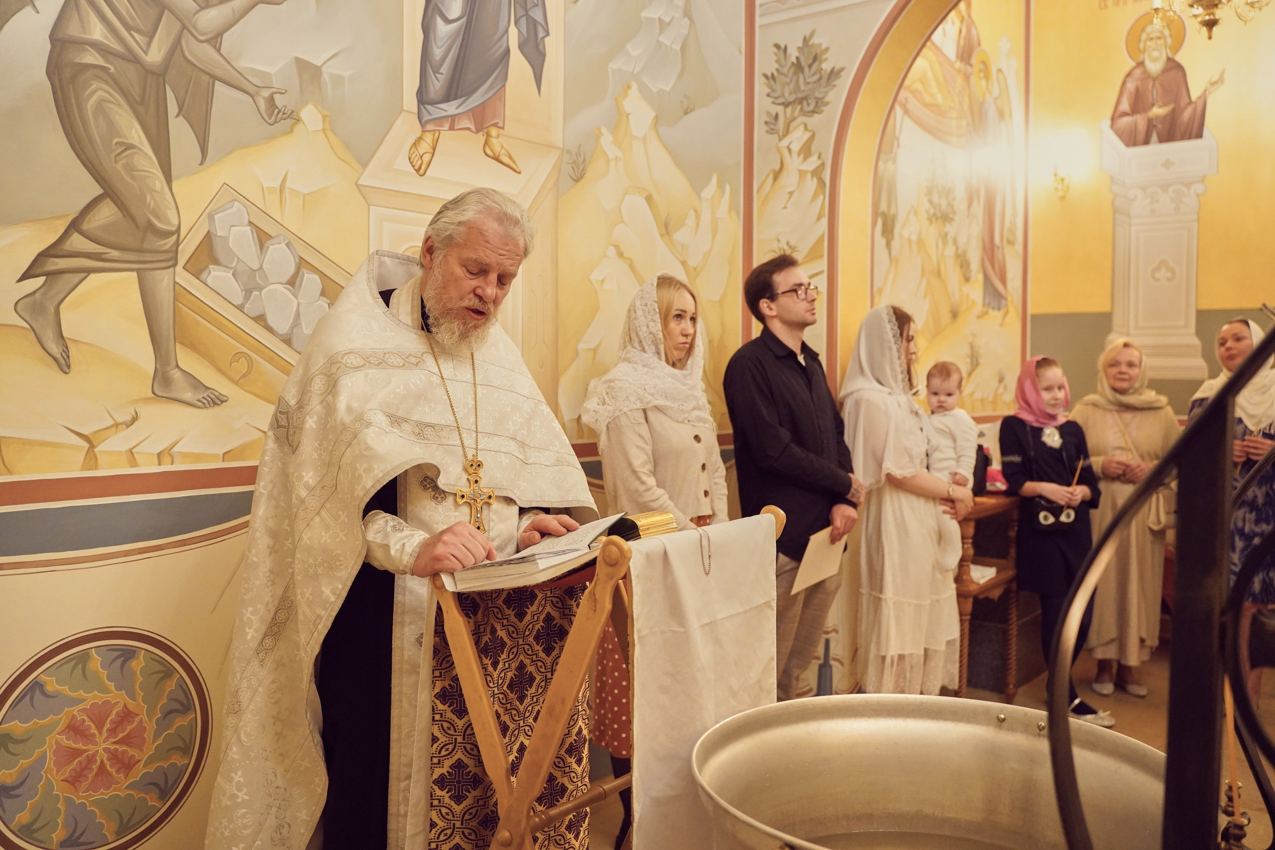 Храм Смоленской иконы Божией Матери. Фотосъемка крещения. Крестины. Портретный фотограф в Москве Елена Капралова