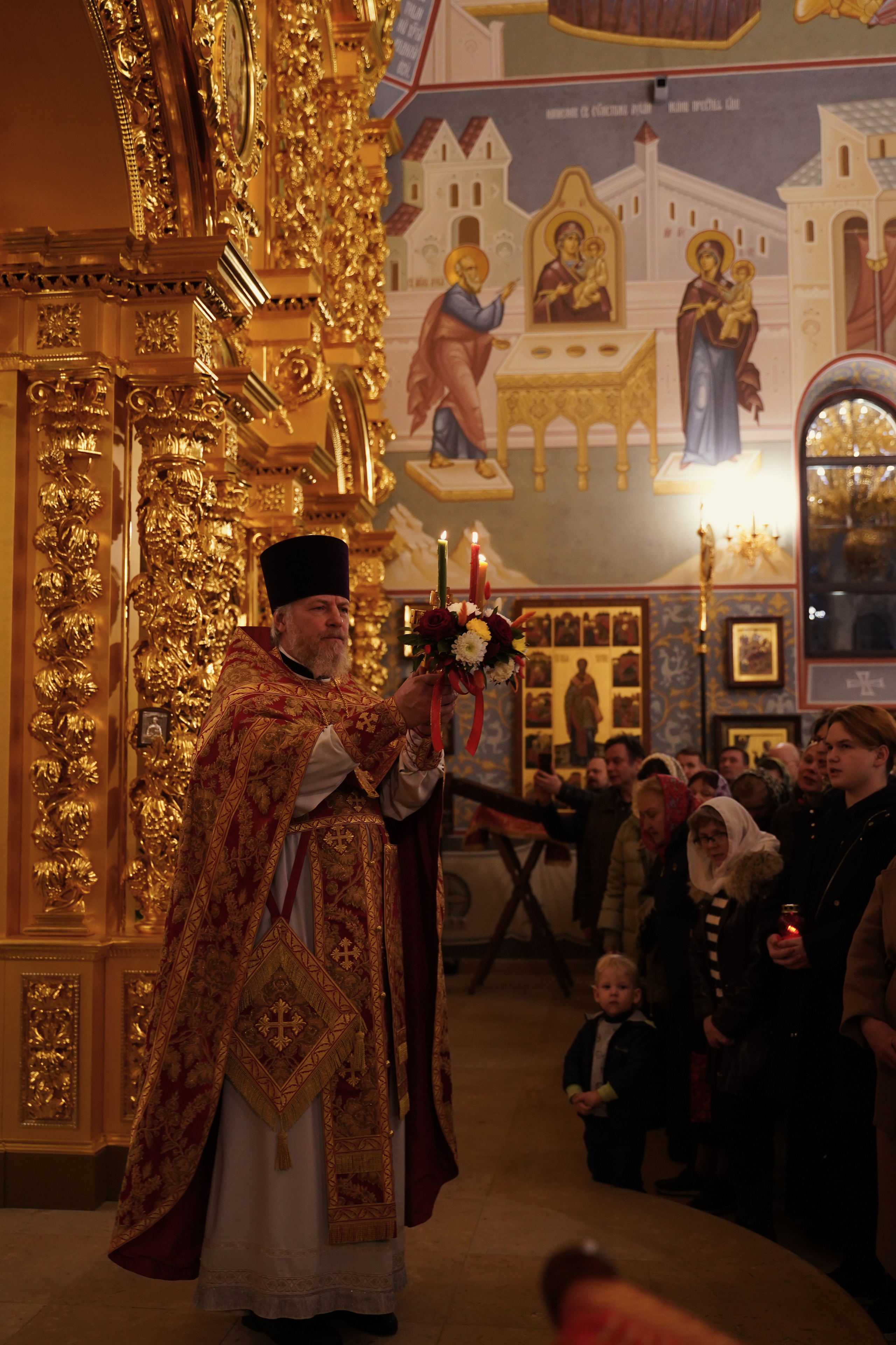 Храм Смоленской иконы Божией Матери. Пасхальное богослужение. Портретный фотограф в Москве Елена Капралова