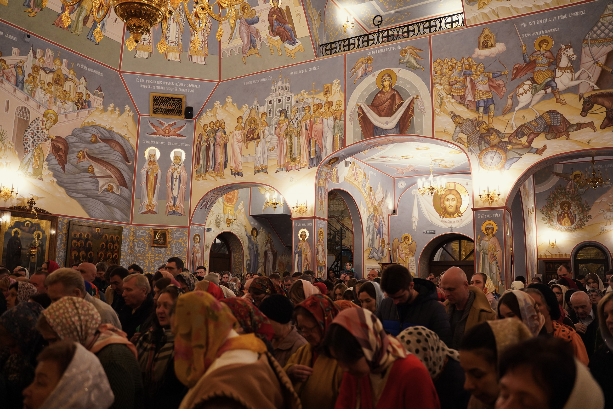 Храм Смоленской иконы Божией Матери. Пасхальное богослужение. Портретный фотограф в Москве Елена Капралова
