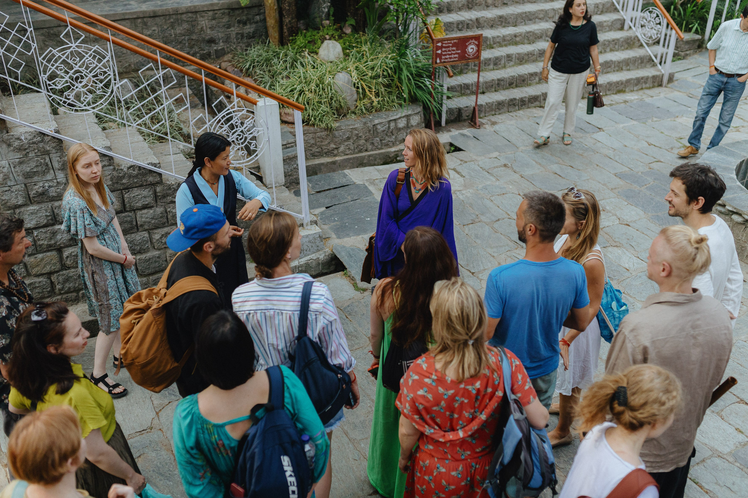 Экскурсия в резиденцию Далай Ламы с Косом и Лу. Фотограф Ольхон/ Индия, Регина
