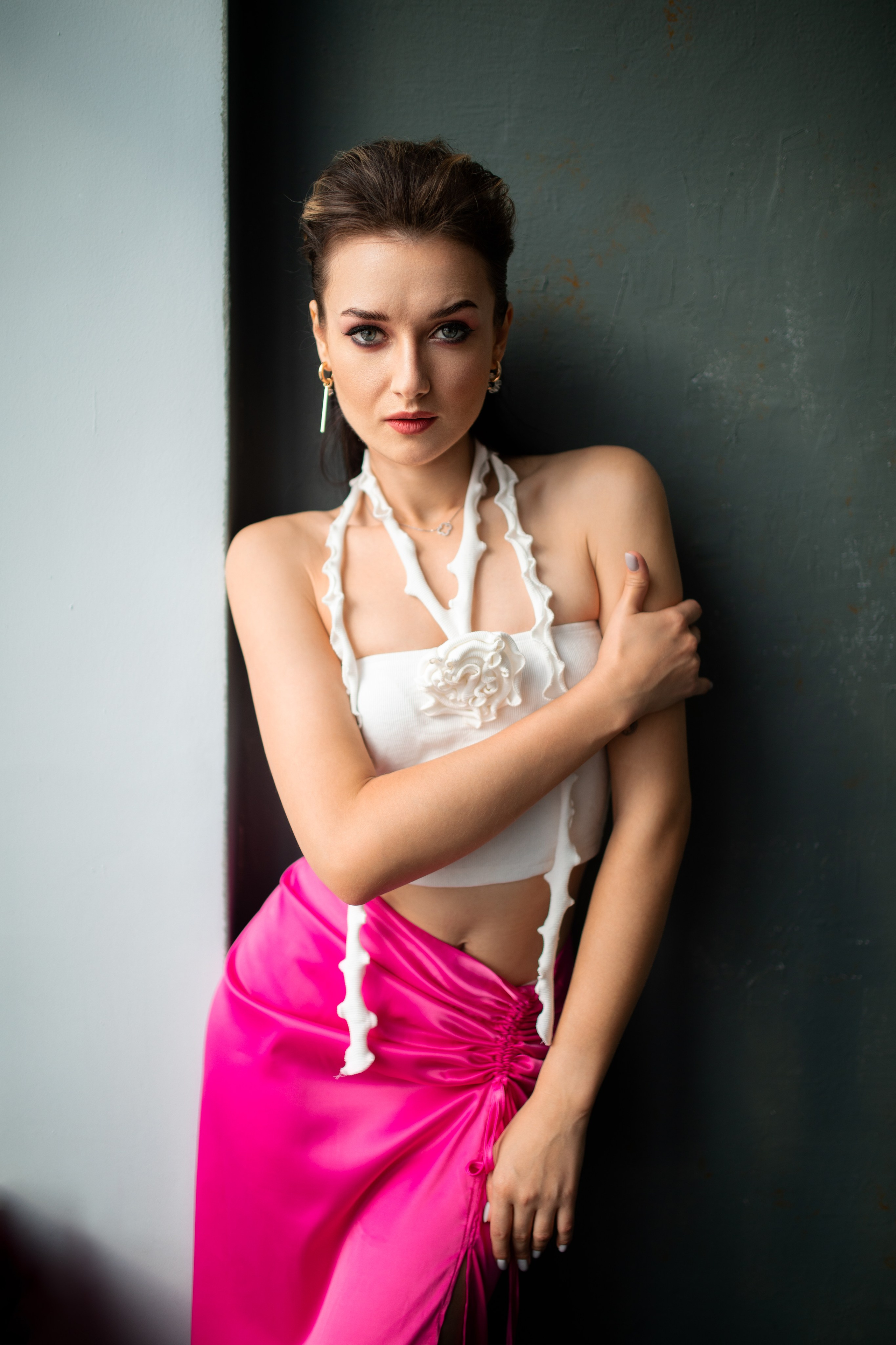 Студийный фотосет с Анастасией в минимальном интерьере в формате для «себя»