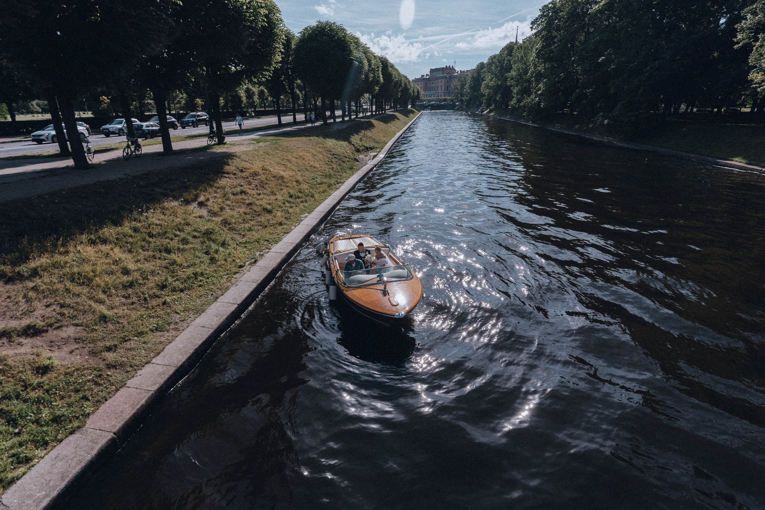 СВАДЕНБНАЯ СЬЕМКА НА КАТЕРЕ ПО КАНАЛАМ САНКТ-ПЕТЕРБУРГА И В АКВАТОРИИ НЕВЫ. Профессиональный фотограф, Санкт-Петербург — Виктория Богомолова