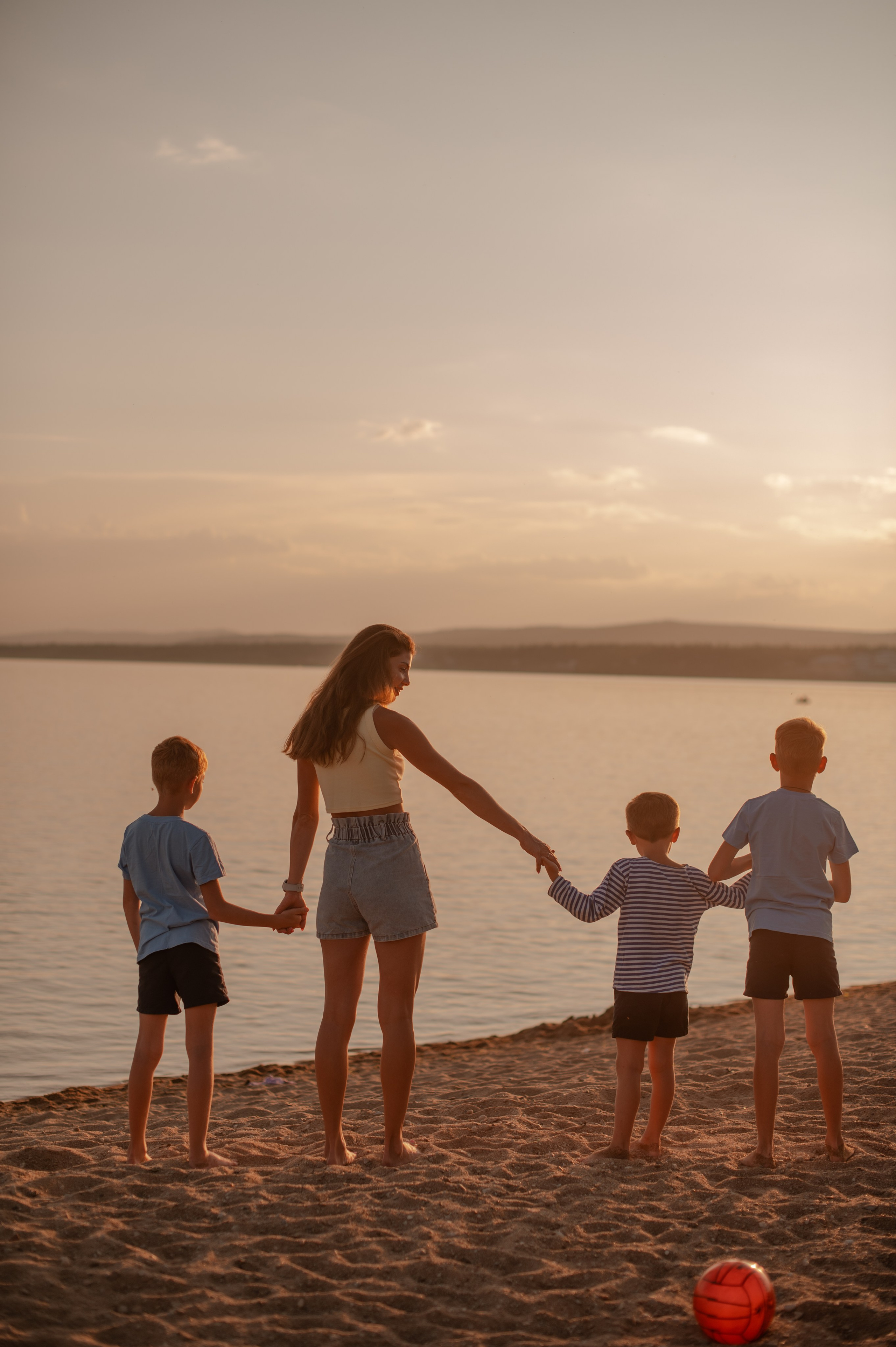 Катя и детишки на Арахлее. Фотограф Виктория Воронина