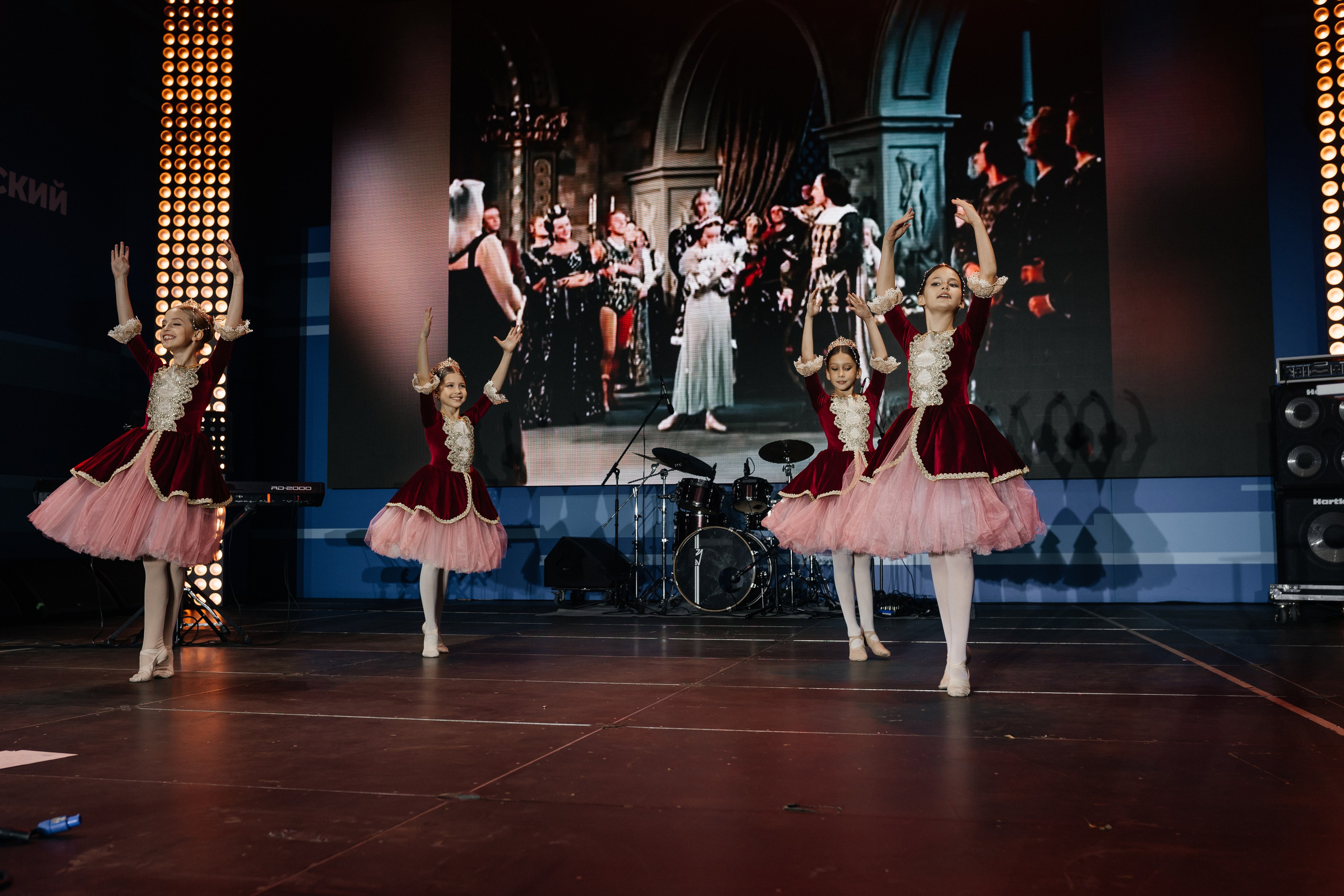 Московский урбанистический форум. Фонд Оксаны Фёдоровой. Ромео и Джульета. Фотограф Наталия Федосова, г. Москва. TG и Instagram @nataliya_raw