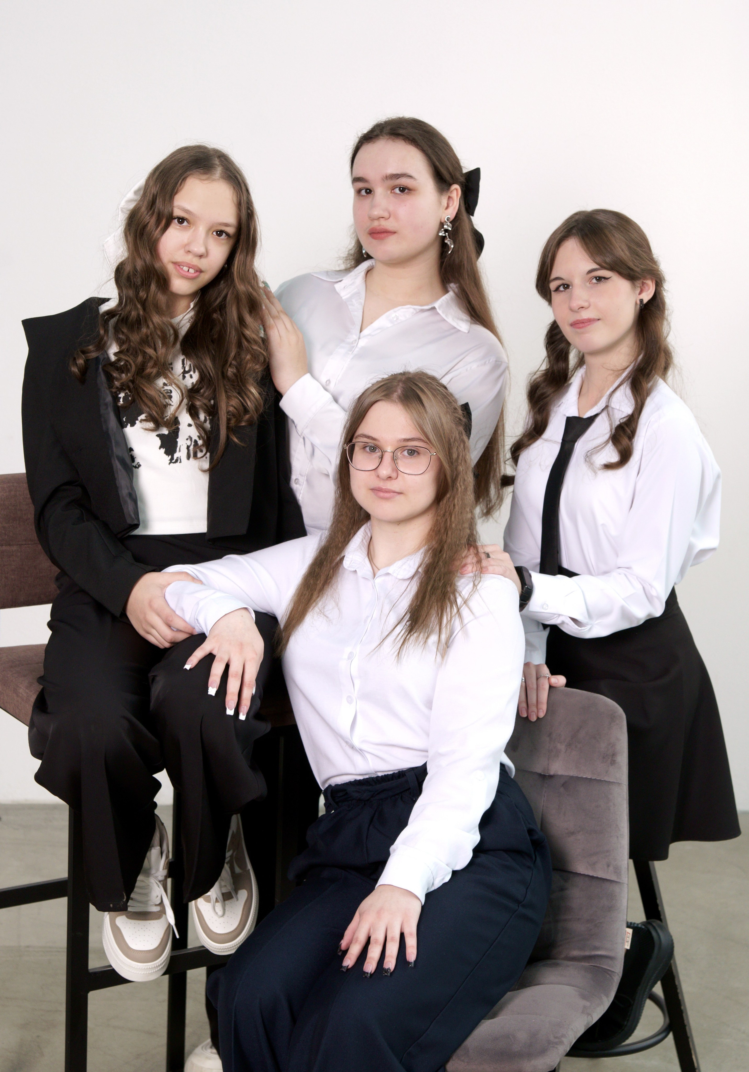 Студийная фотосессия выпускников 9,11 классов в Иркутске