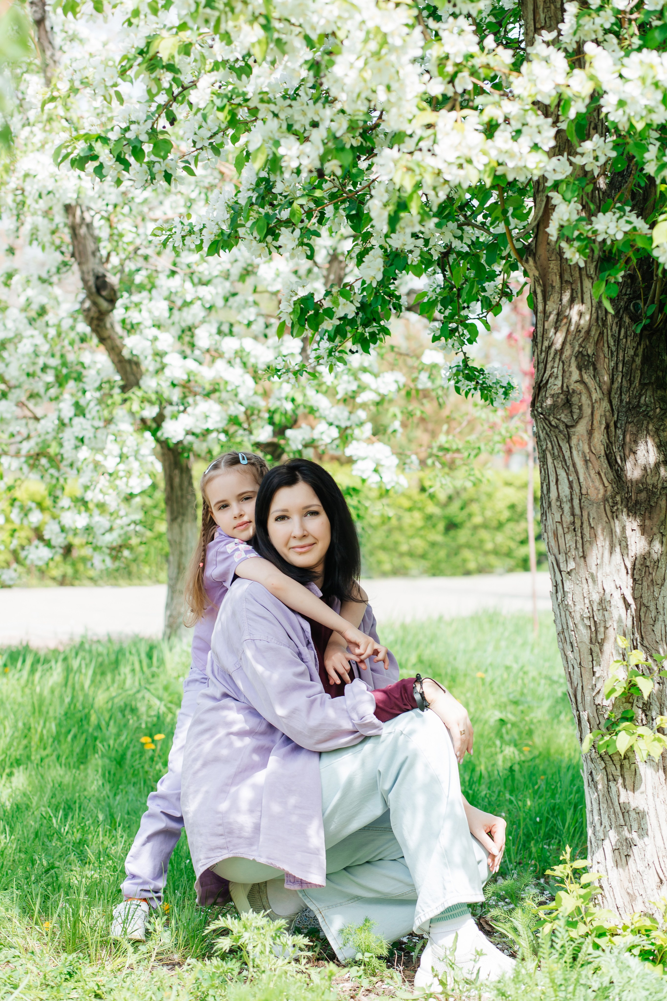 Надюша с дочкой цветение. Женский фотограф в Оренбурге Ирина Заводчикова