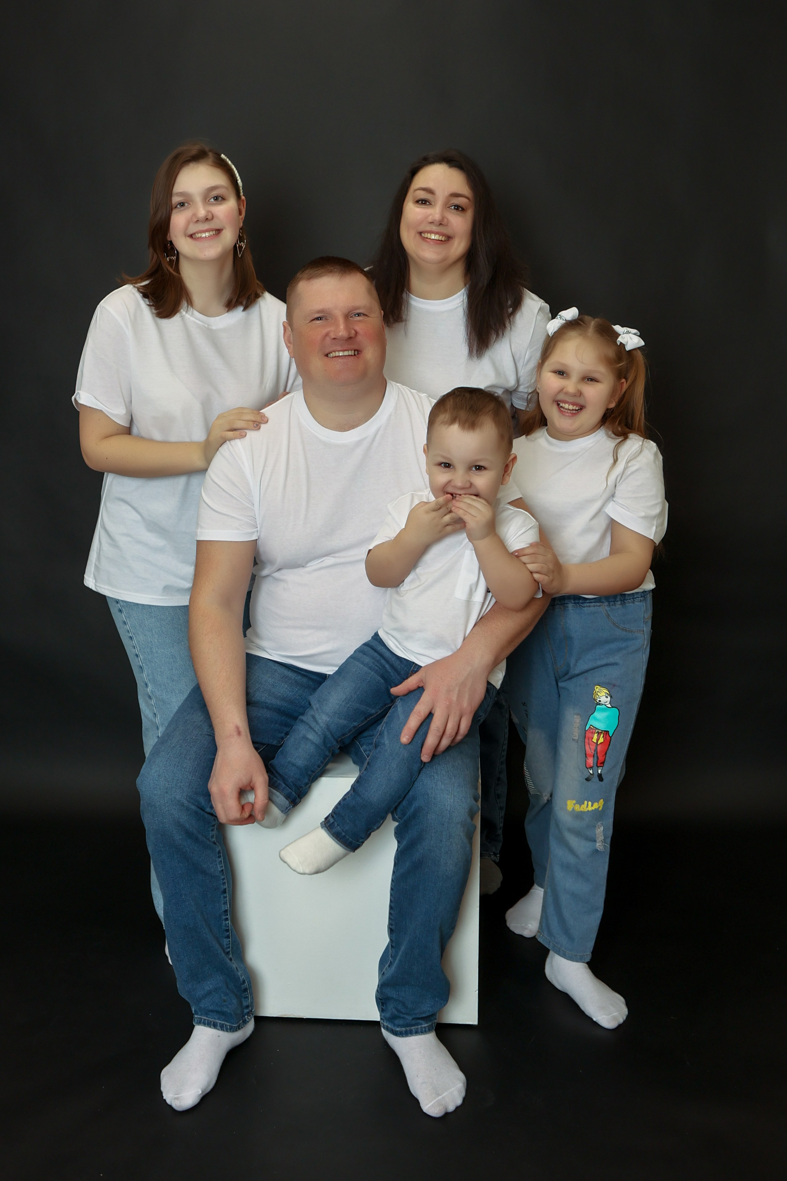 Фото с родителями на однотонных фонах. Фотограф новорожденных. Детский и семейный фотограф Марьяна Юдина