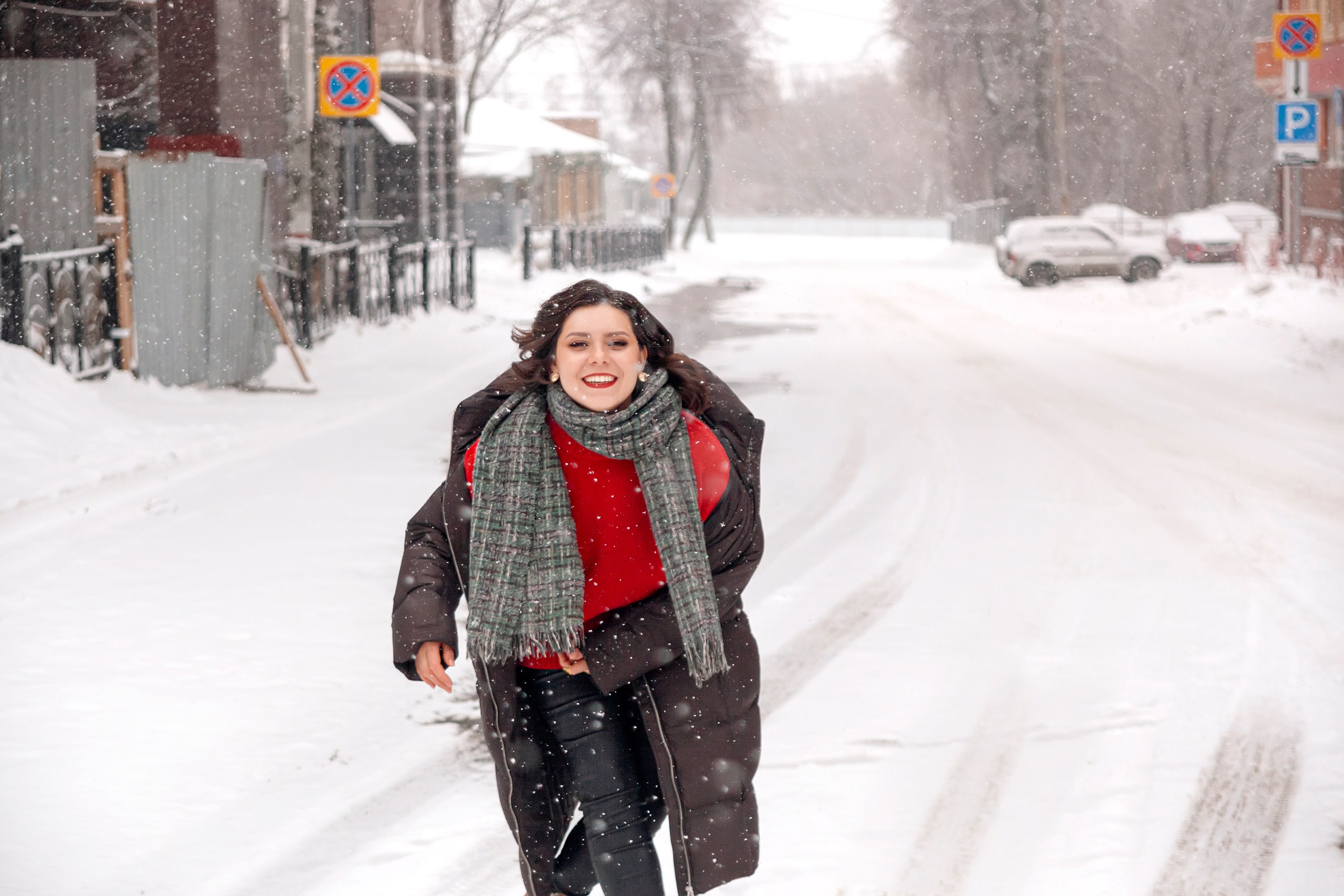 Весёлая фотосессия зимой в городе