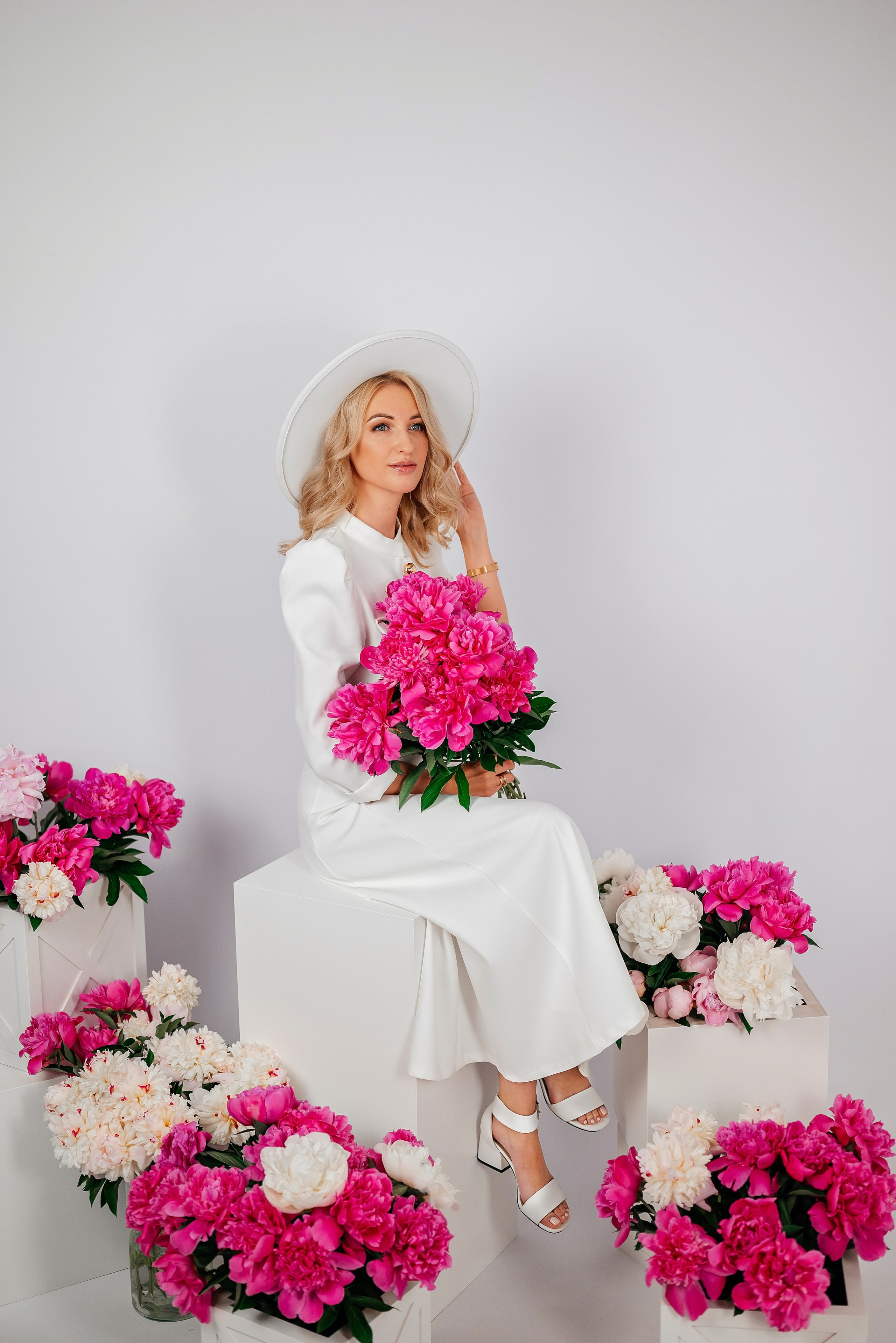 Ирина и пионы. Семейный фотограф в Краснодаре