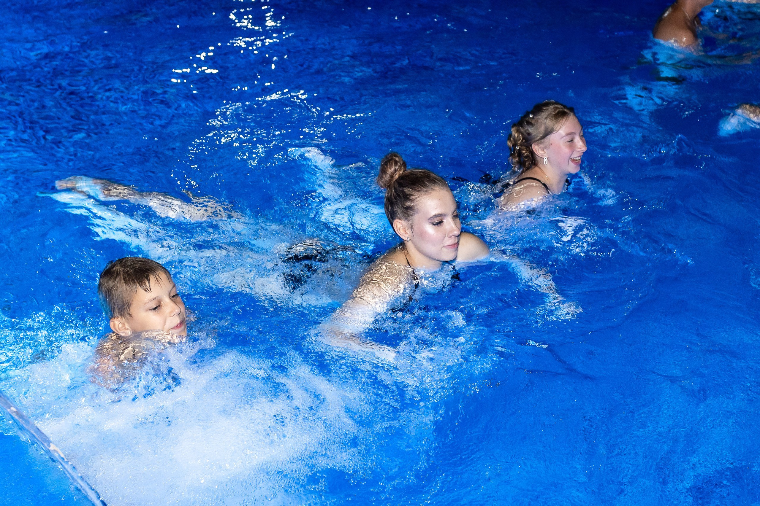 Вручение аттестата и выпускной вечер. Выпускные альбомы Майкоп, Краснодар Елена Золотарева