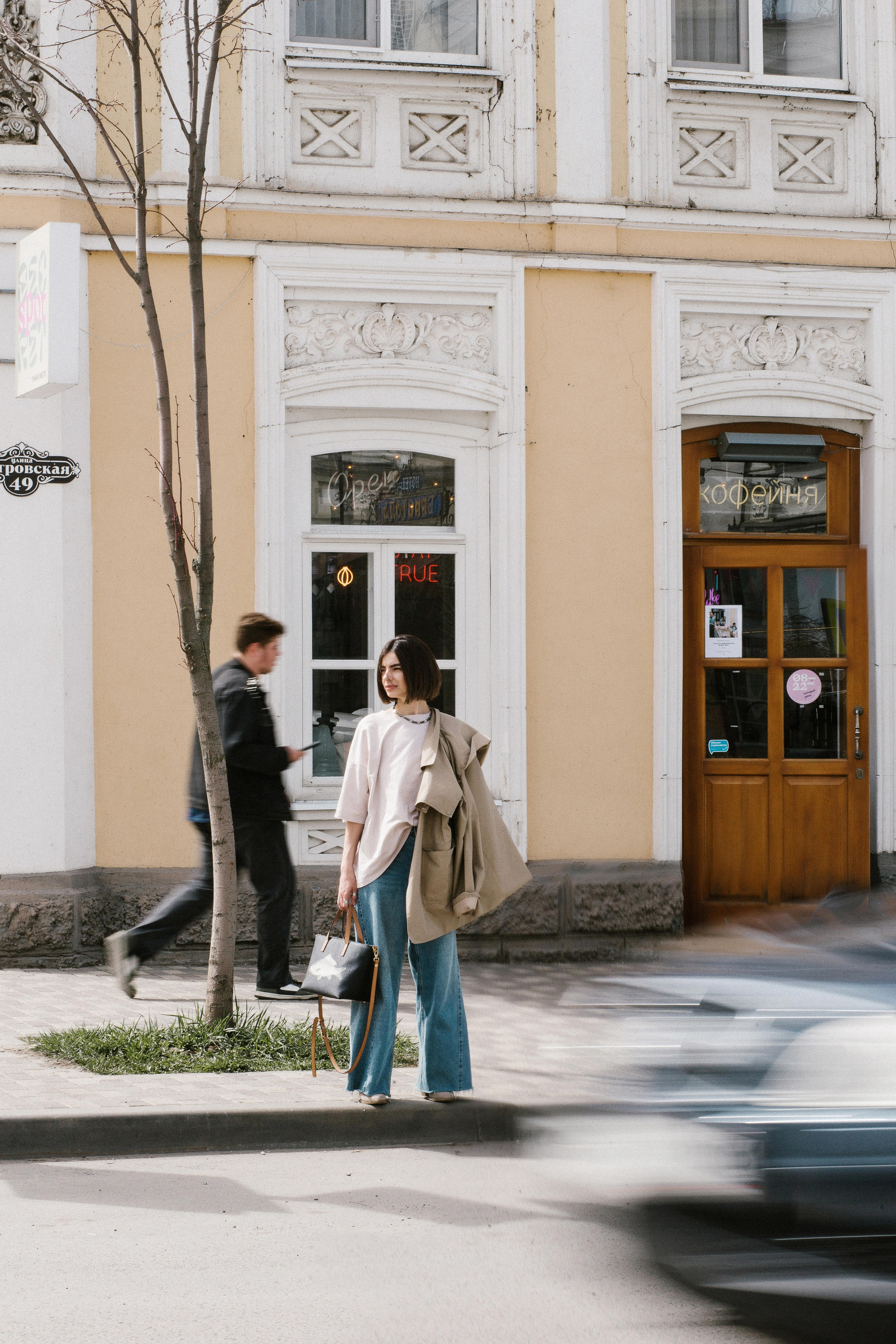 Загадочный Шарм Таганрога: Саша в Объективе на Улице Петровской. Свадебный и семейный фотограф в Таганроге Бакарюк Антон