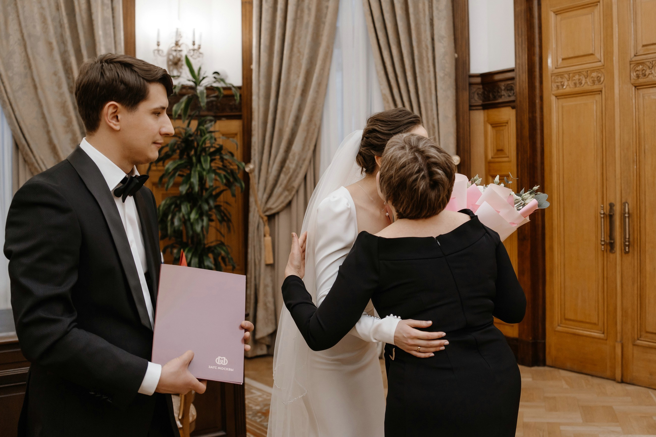 Фотосессия свадьбы в Lotte Plaza. Свадебный и семейный фотограф в Москве Светлана Зоткина