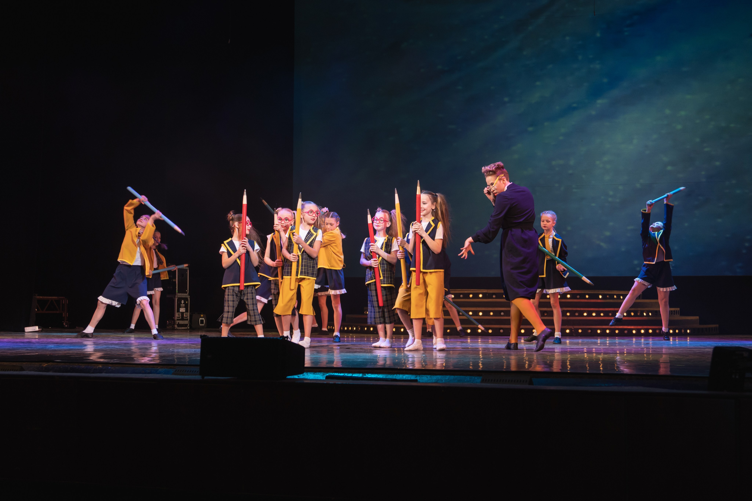 Музыкальный театр. Занимаюсь профессиональной фотографией и живу рядом с Байкалом. Работаю в разных жанрах