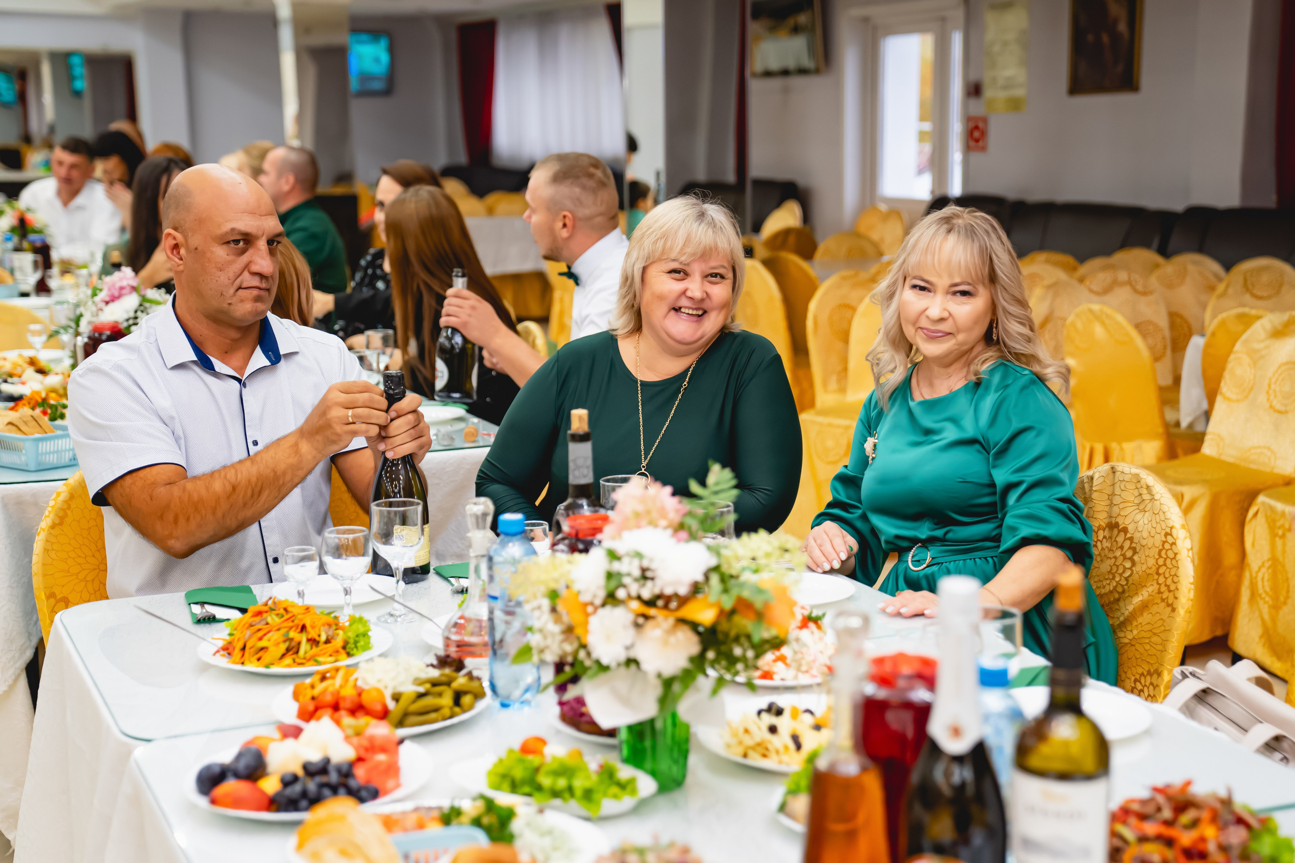 Осенняя Свадьба 2024. Занимаюсь профессиональной фотографией и живу рядом с Байкалом. Работаю в разных жанрах