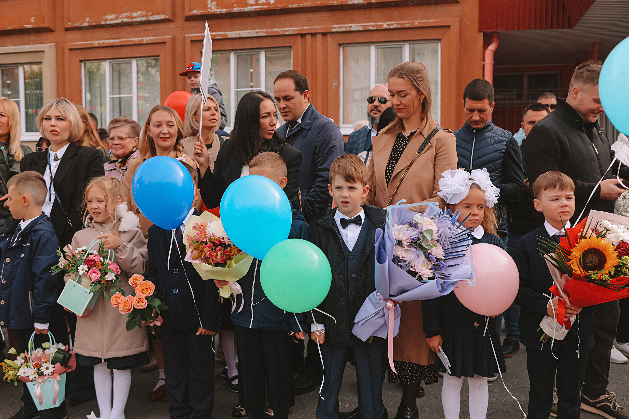 1 сентября линейка+кл час+портреты. Семейный фотограф Тюмень, фотограф на роды Салмина Мария
