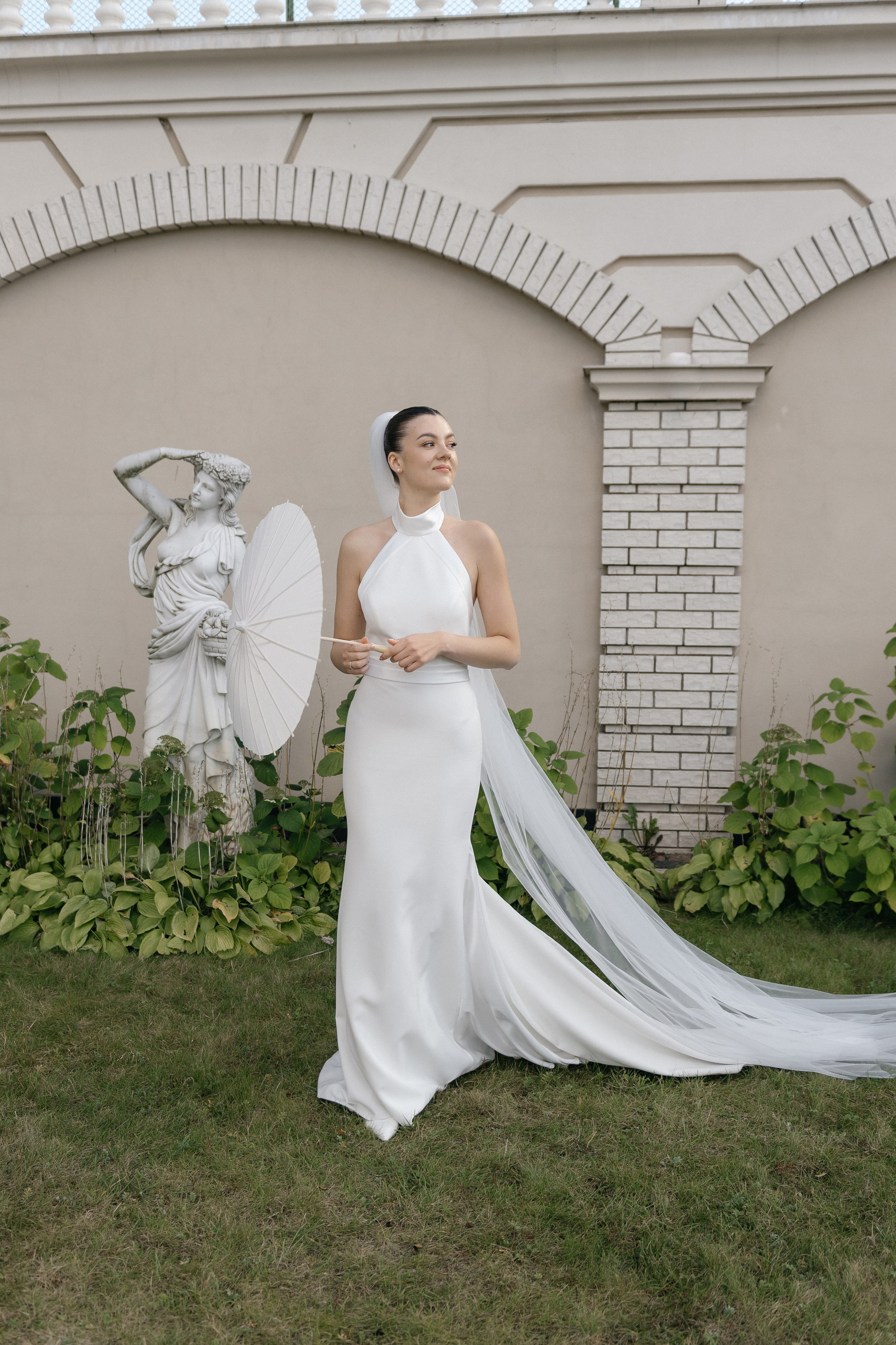 Wedding day in VERSAL PARK. Wedding PHOTOGRAPHER Andrew Vnukov