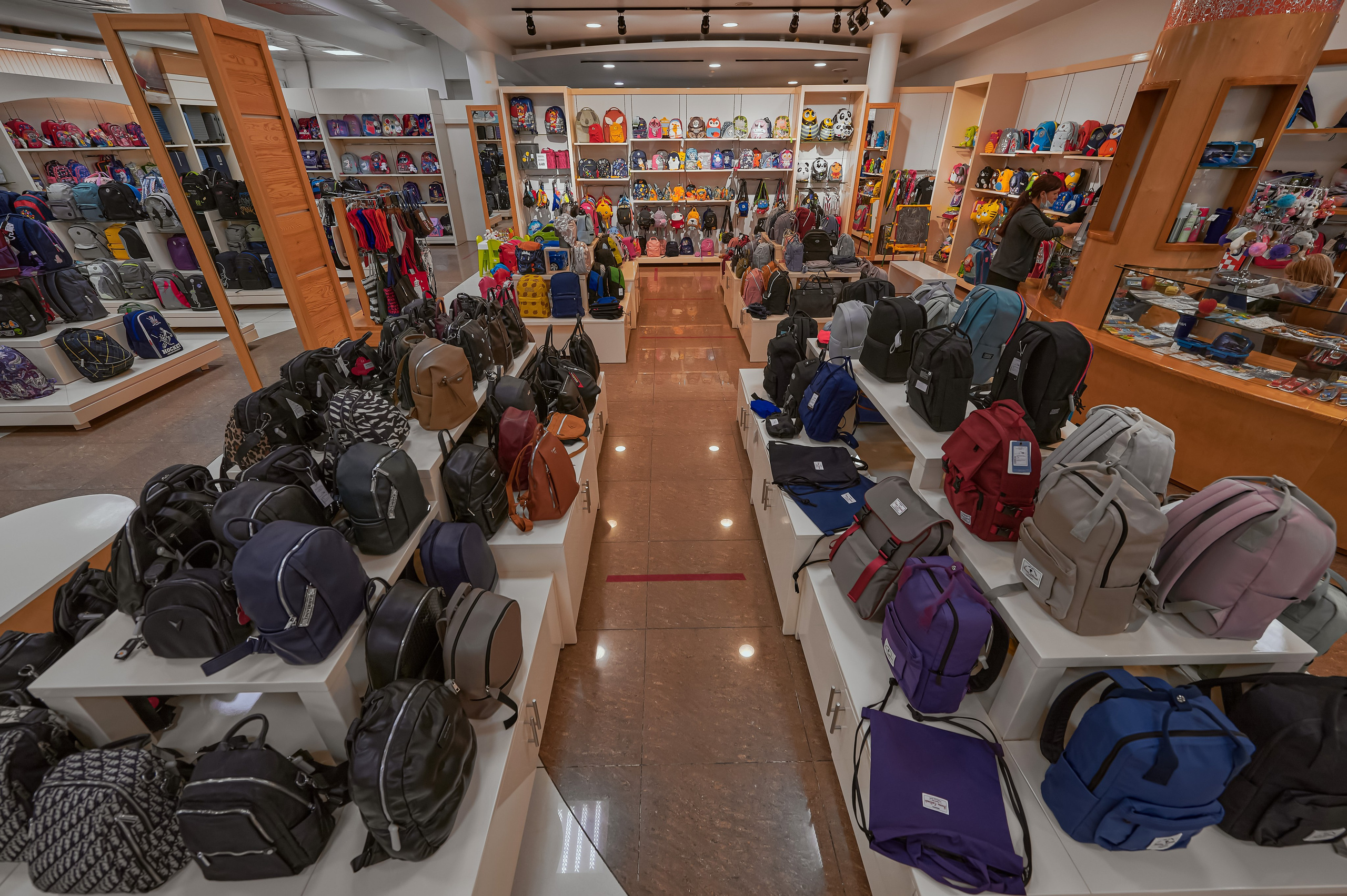 Портфолио по интерьерной и экстерьерной фотосъёмки: Мир Сумок — Правый берег. Фотограф Яковлев Роман — Красноярск