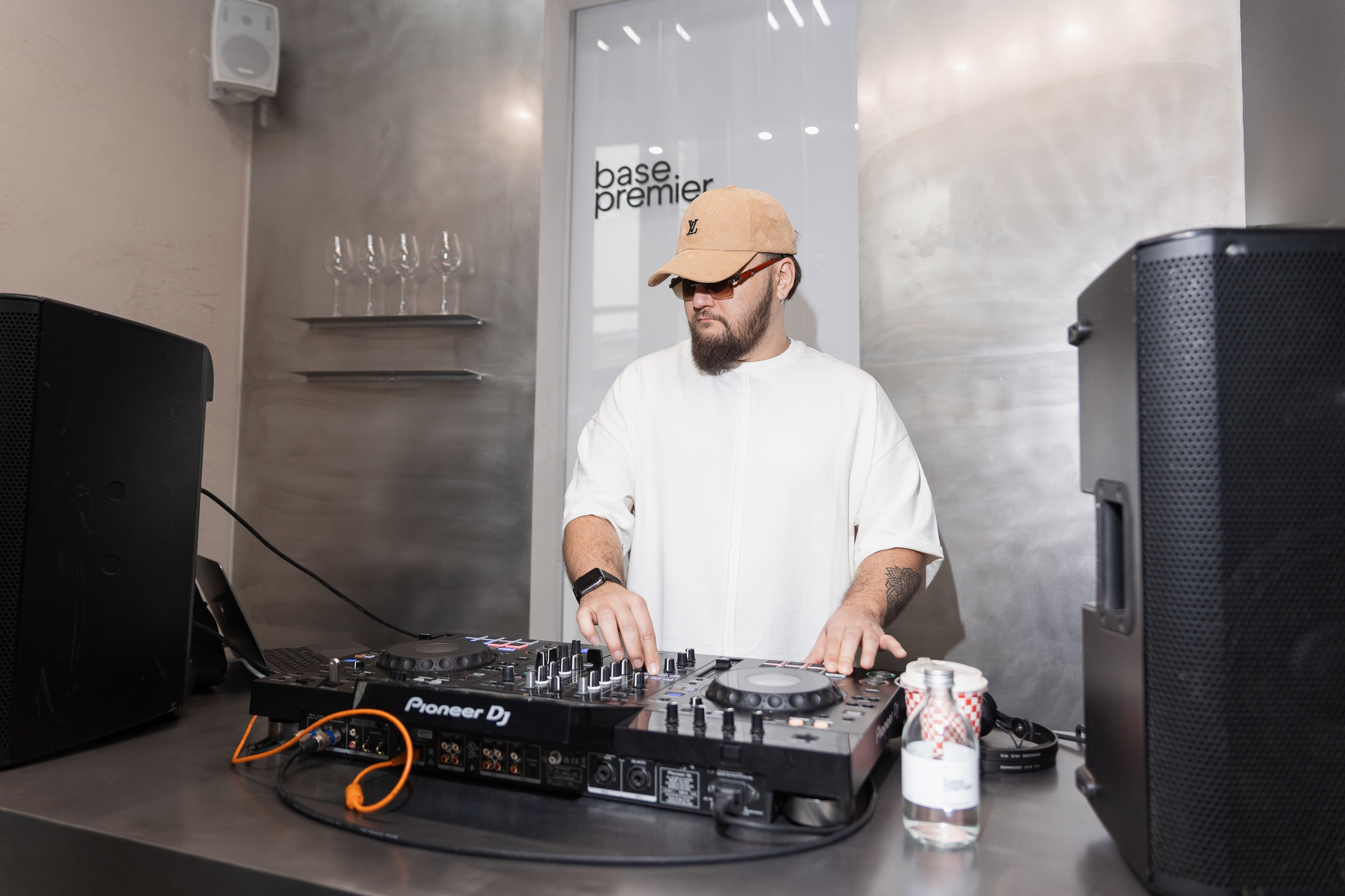 Base | открытие барбершопа. Showbiz | Fashion | Reportage